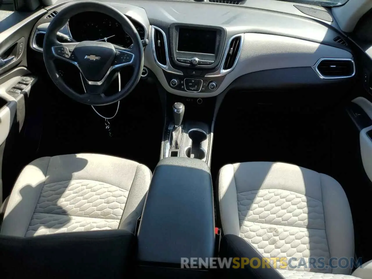 8 fotografías del automóvil dañado 2GNAXHEV5M6144649 CHEVROLET EQUINOX 2021