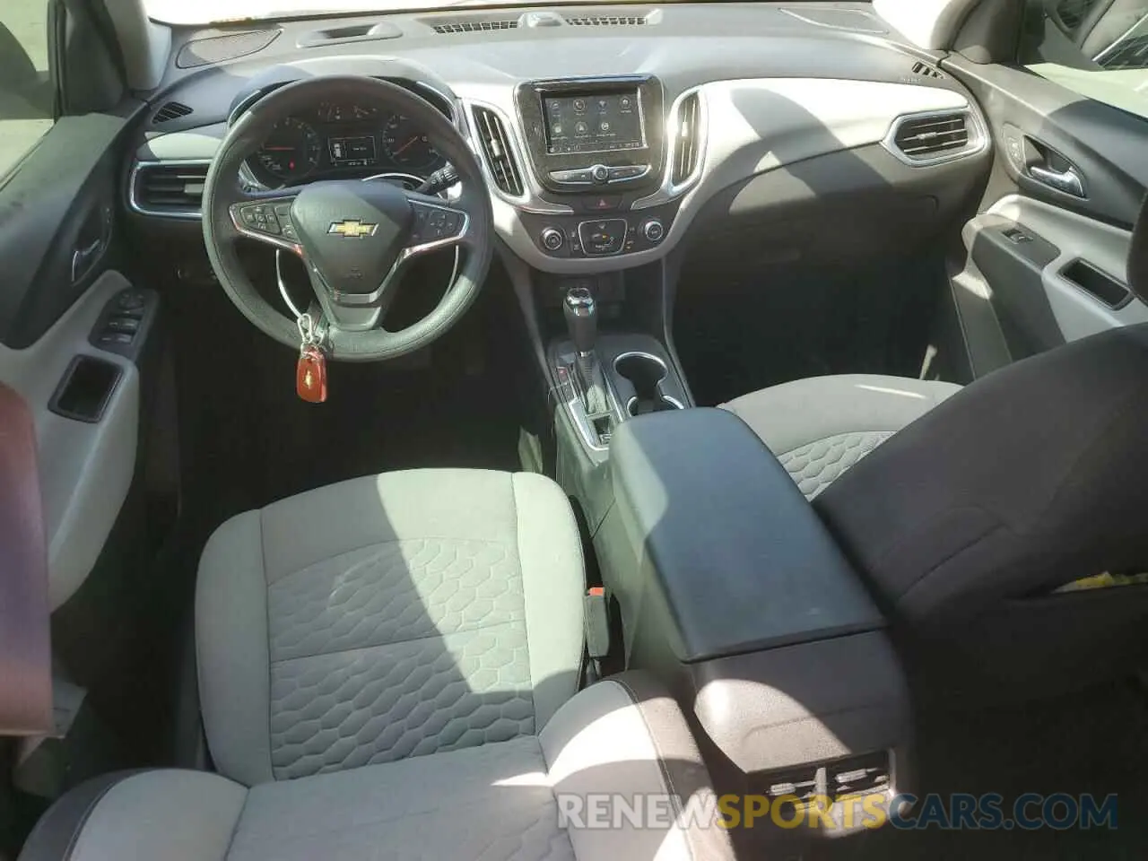 8 fotografías del automóvil dañado 2GNAXHEV5M6152041 CHEVROLET EQUINOX 2021
