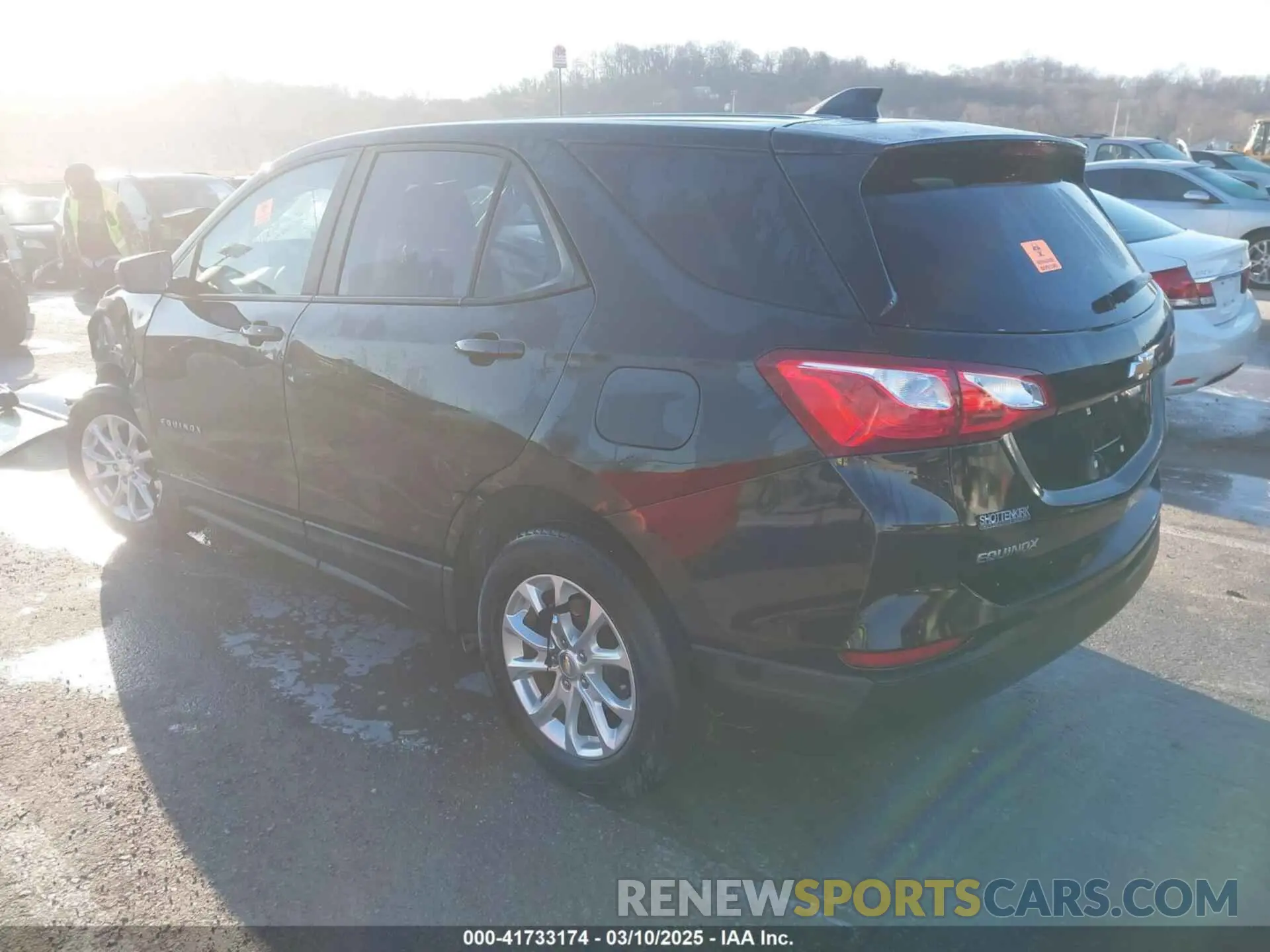 3 fotografías del automóvil dañado 2GNAXHEV7M6132924 CHEVROLET EQUINOX 2021