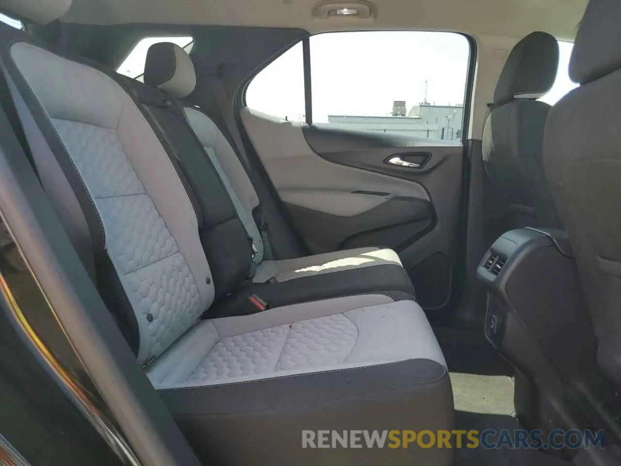10 fotografías del automóvil dañado 2GNAXHEVXM6113008 CHEVROLET EQUINOX 2021