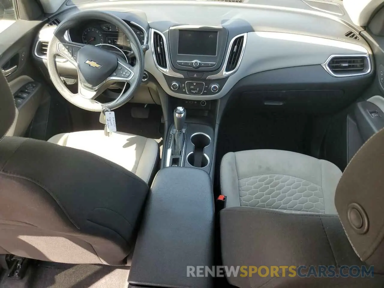 8 fotografías del automóvil dañado 2GNAXHEVXM6113008 CHEVROLET EQUINOX 2021