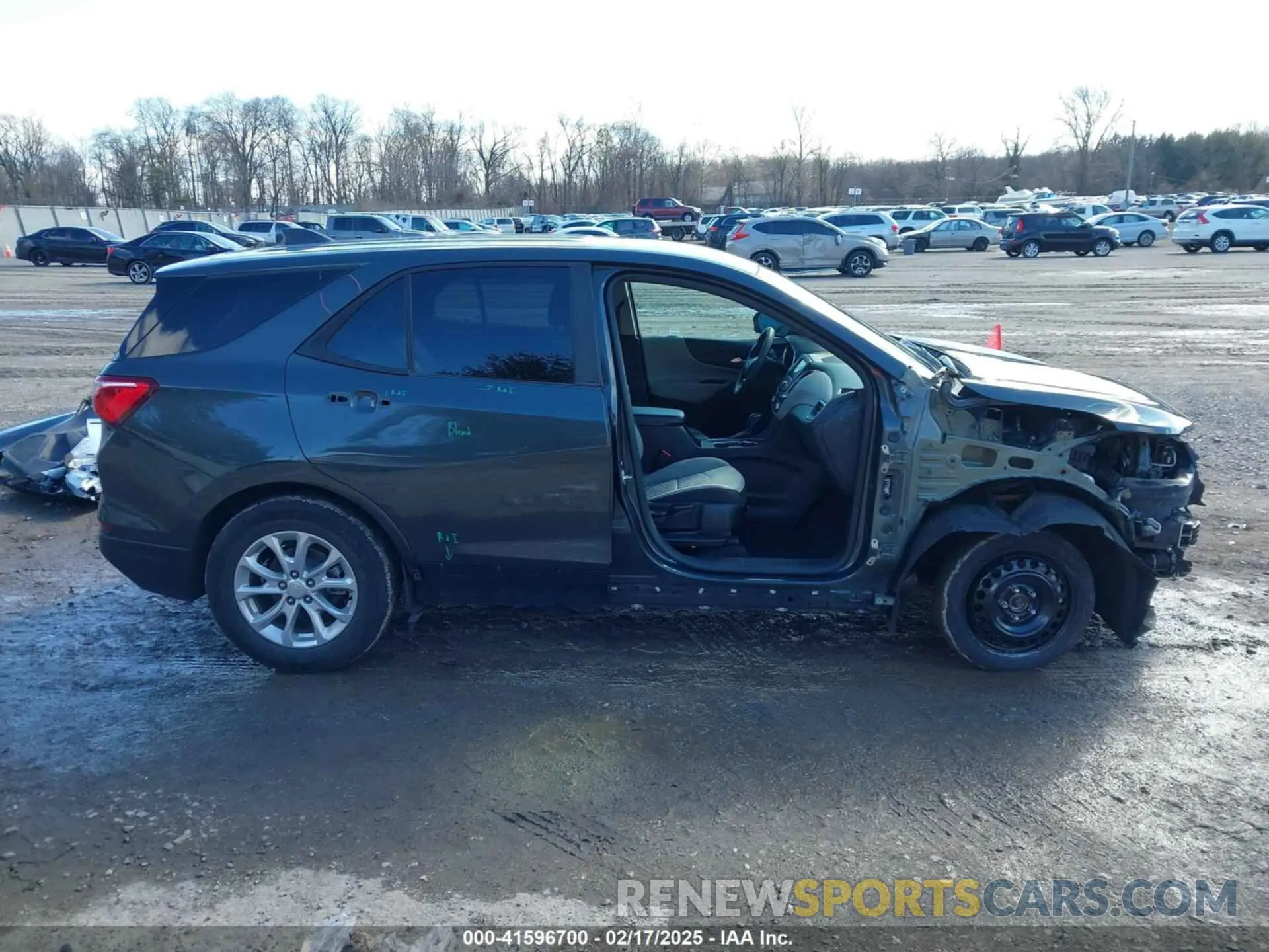 13 fotografías del automóvil dañado 2GNAXHEVXM6114465 CHEVROLET EQUINOX 2021