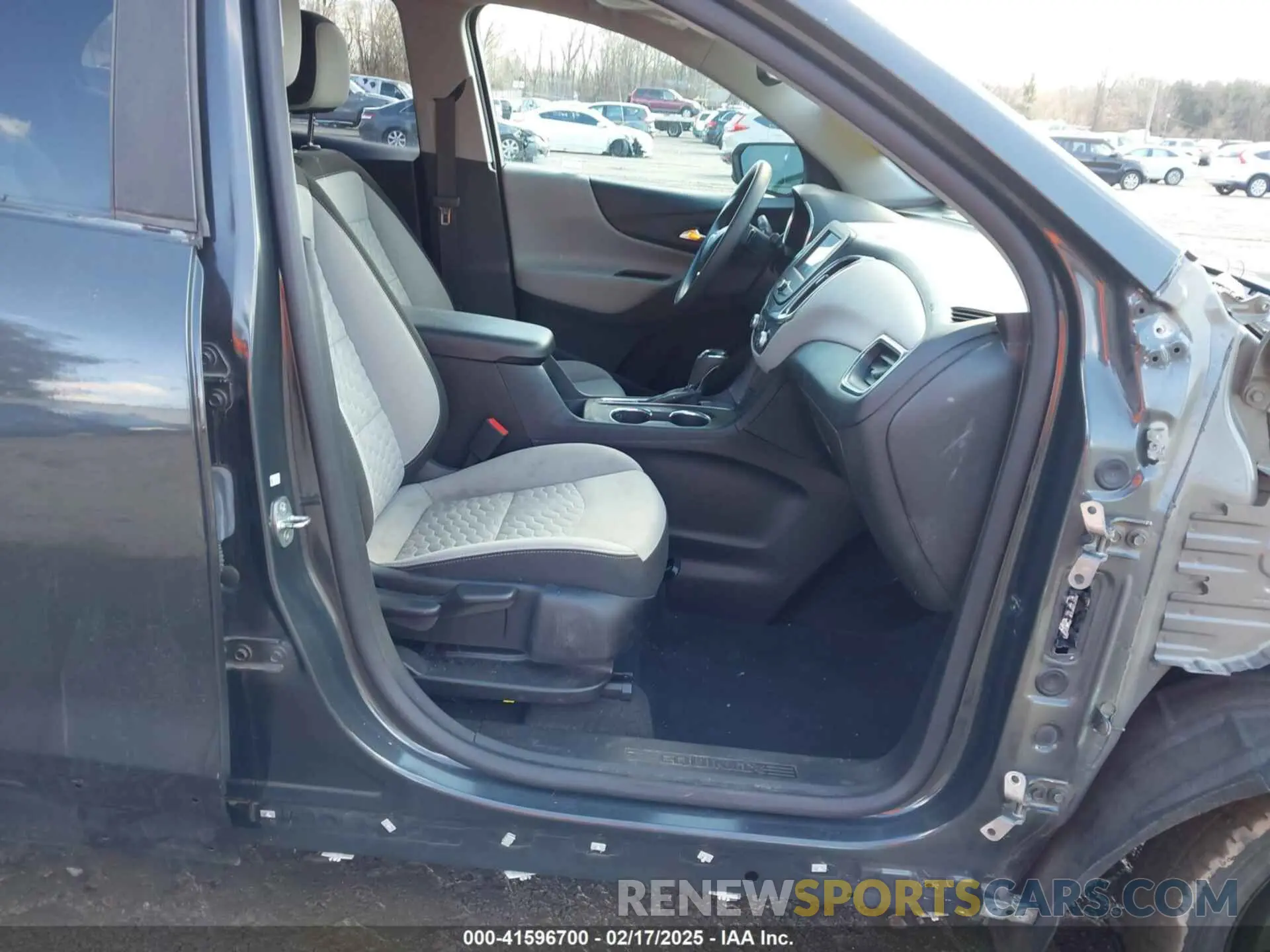 5 fotografías del automóvil dañado 2GNAXHEVXM6114465 CHEVROLET EQUINOX 2021