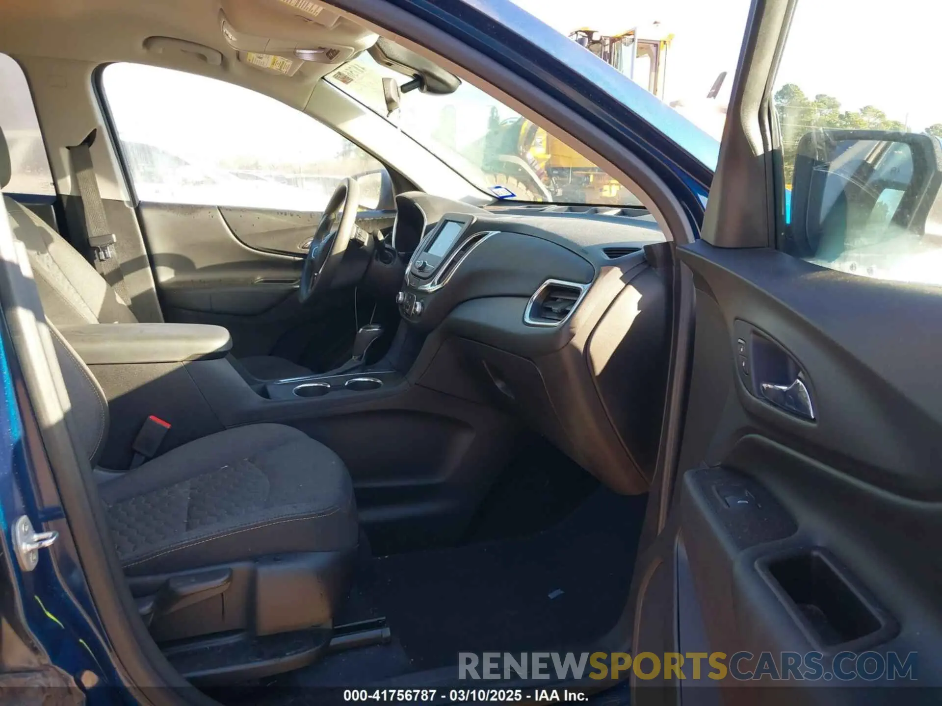 5 fotografías del automóvil dañado 2GNAXJEV4M6151177 CHEVROLET EQUINOX 2021