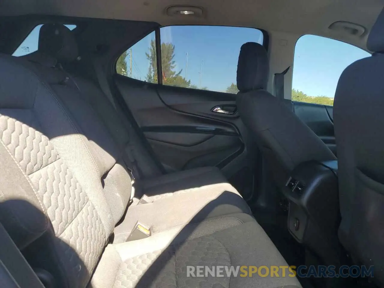 10 fotografías del automóvil dañado 2GNAXKEV0M6102452 CHEVROLET EQUINOX 2021