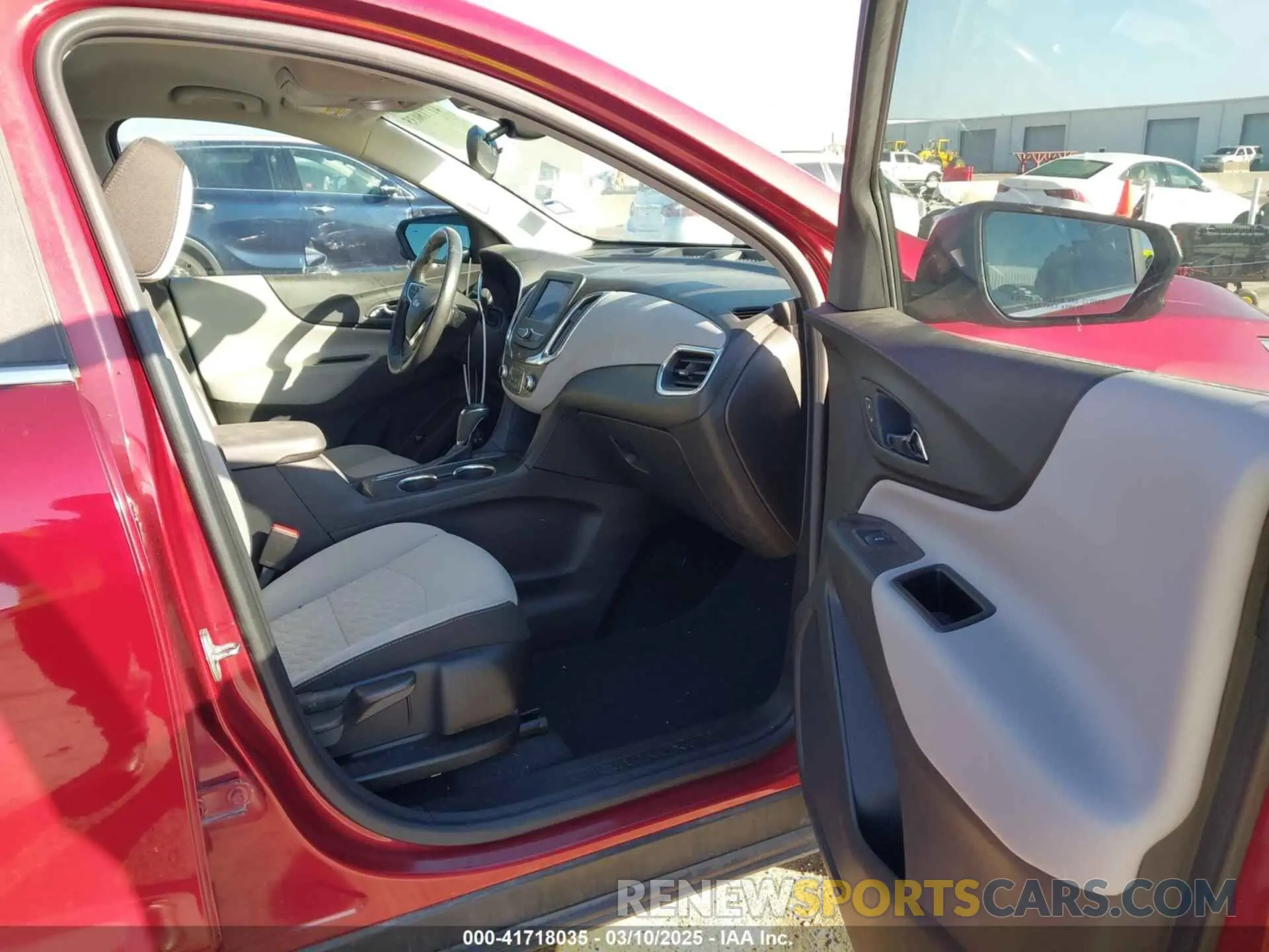 5 fotografías del automóvil dañado 2GNAXKEV0M6135676 CHEVROLET EQUINOX 2021