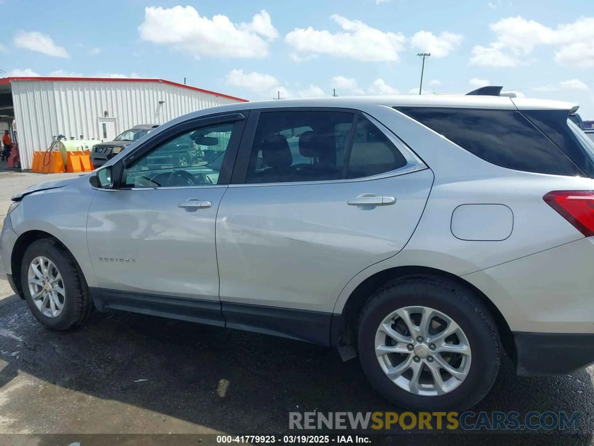 14 fotografías del automóvil dañado 2GNAXKEV3M6129404 CHEVROLET EQUINOX 2021