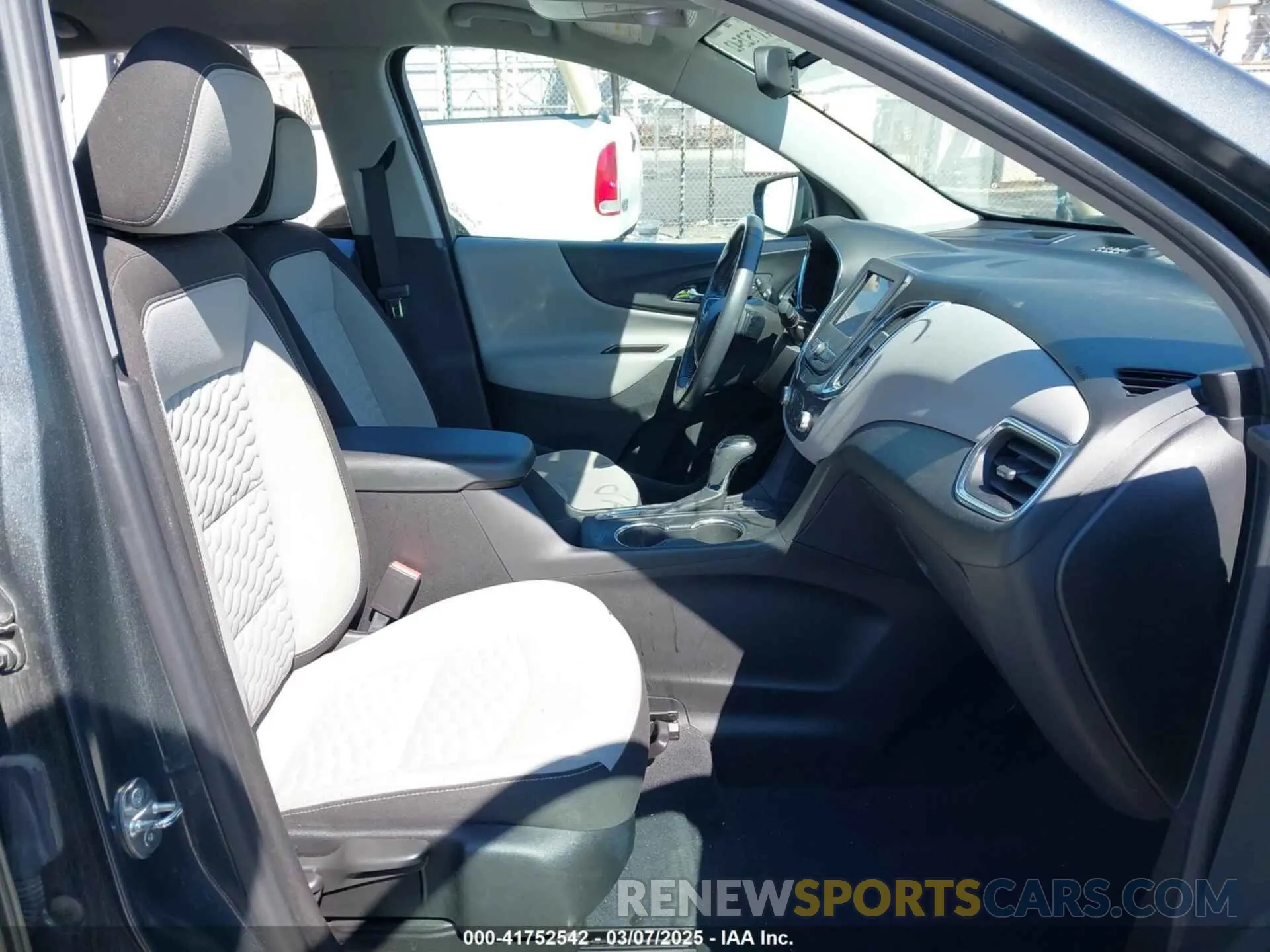 5 fotografías del automóvil dañado 2GNAXKEV4M6125300 CHEVROLET EQUINOX 2021