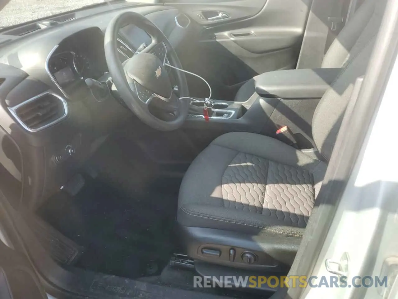 7 fotografías del automóvil dañado 2GNAXKEV6M6105047 CHEVROLET EQUINOX 2021