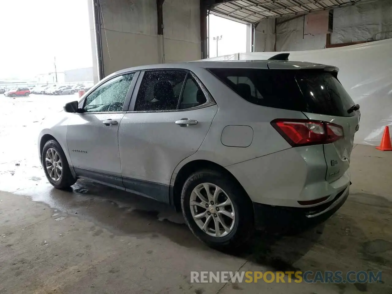 2 fotografías del automóvil dañado 2GNAXKEV6M6107820 CHEVROLET EQUINOX 2021