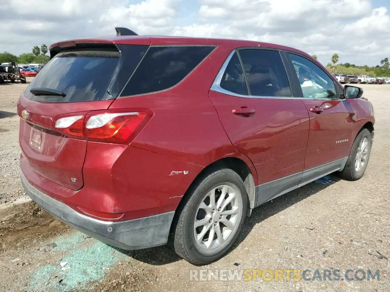 3 fotografías del automóvil dañado 2GNAXKEV6M6133009 CHEVROLET EQUINOX 2021