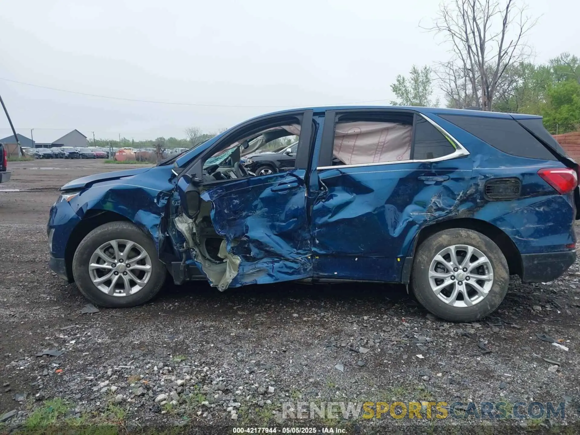 13 fotografías del automóvil dañado 2GNAXKEVXM6100417 CHEVROLET EQUINOX 2021