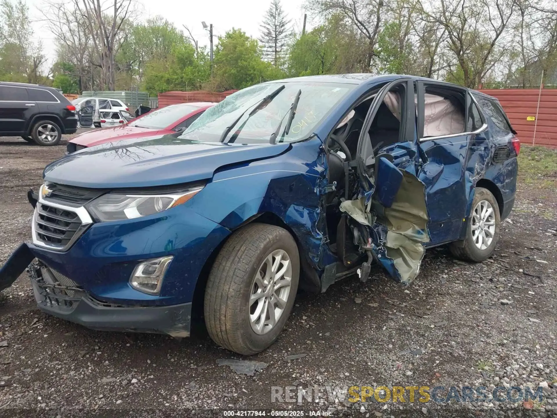 2 fotografías del automóvil dañado 2GNAXKEVXM6100417 CHEVROLET EQUINOX 2021