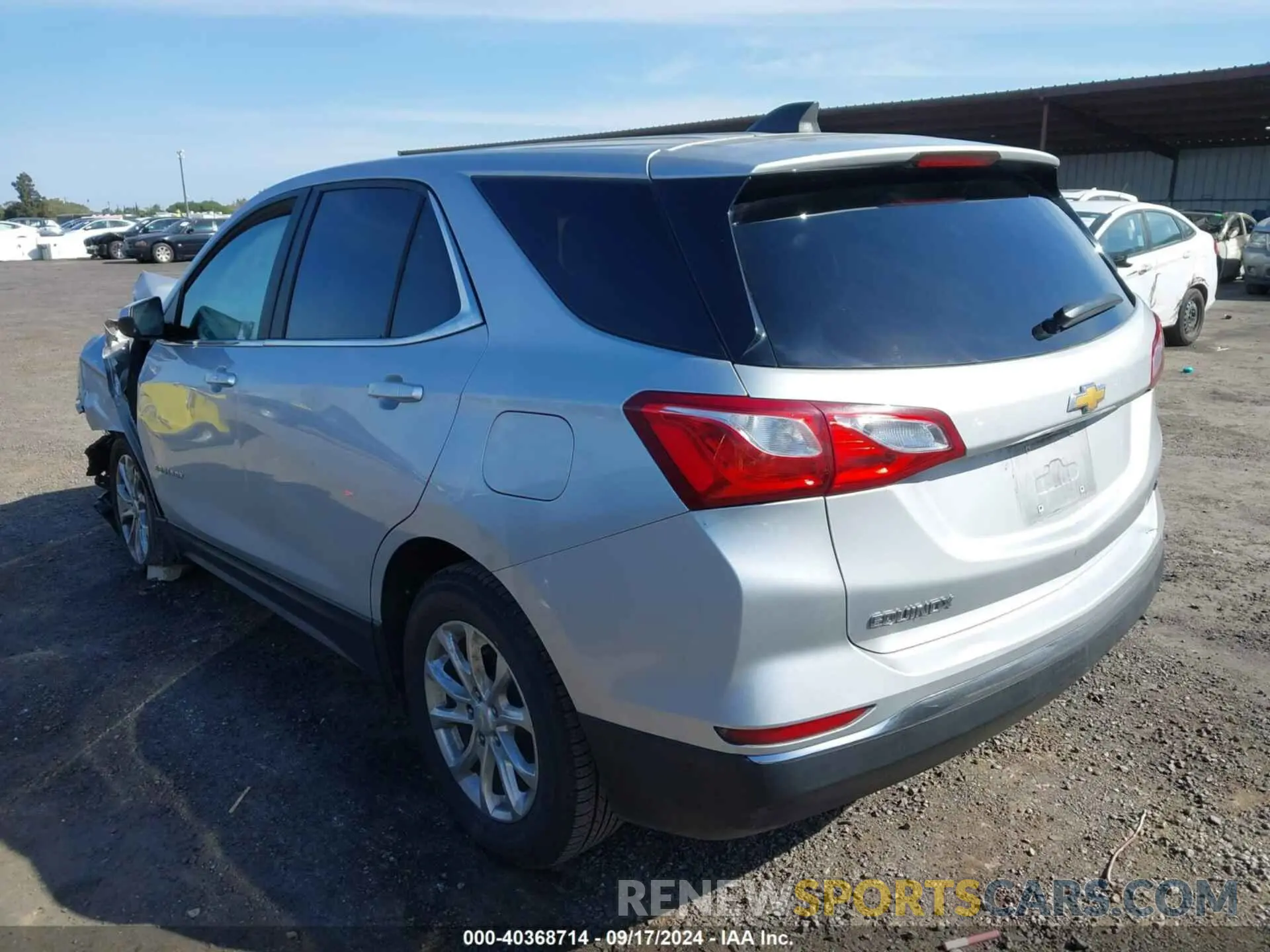 3 fotografías del automóvil dañado 2GNAXKEVXM6117587 CHEVROLET EQUINOX 2021