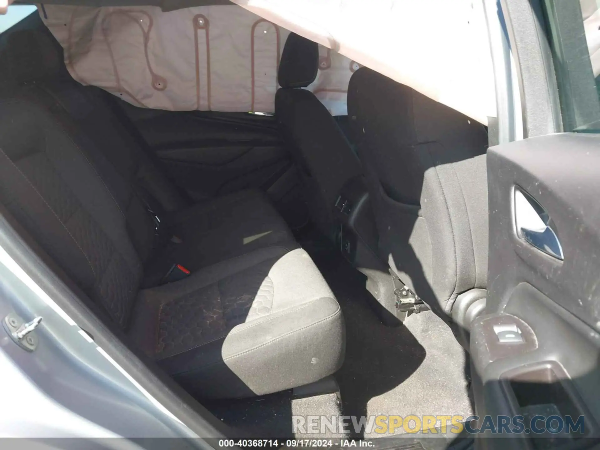 8 fotografías del automóvil dañado 2GNAXKEVXM6117587 CHEVROLET EQUINOX 2021