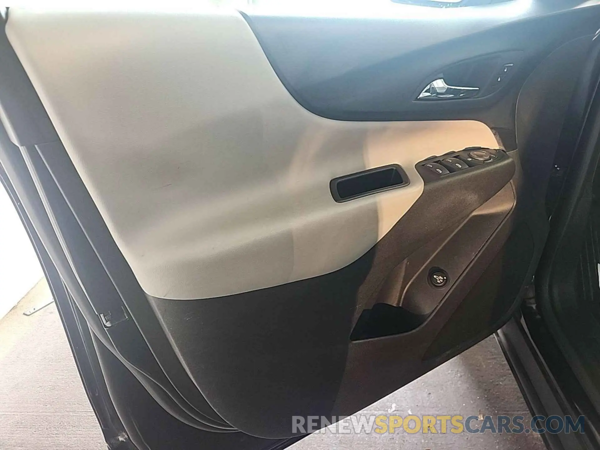 5 fotografías del automóvil dañado 2GNAXTEV3M6107330 CHEVROLET EQUINOX 2021