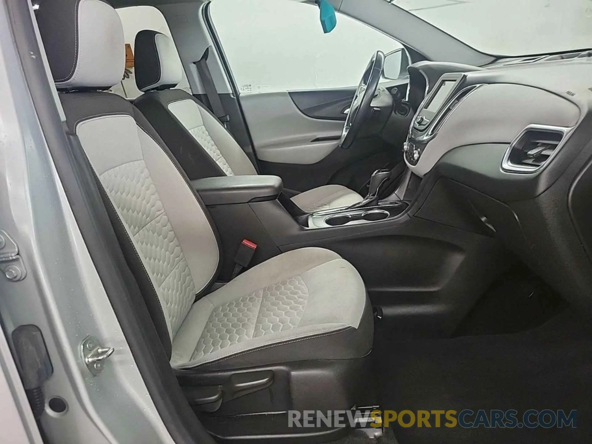 13 fotografías del automóvil dañado 2GNAXTEV7M6105211 CHEVROLET EQUINOX 2021
