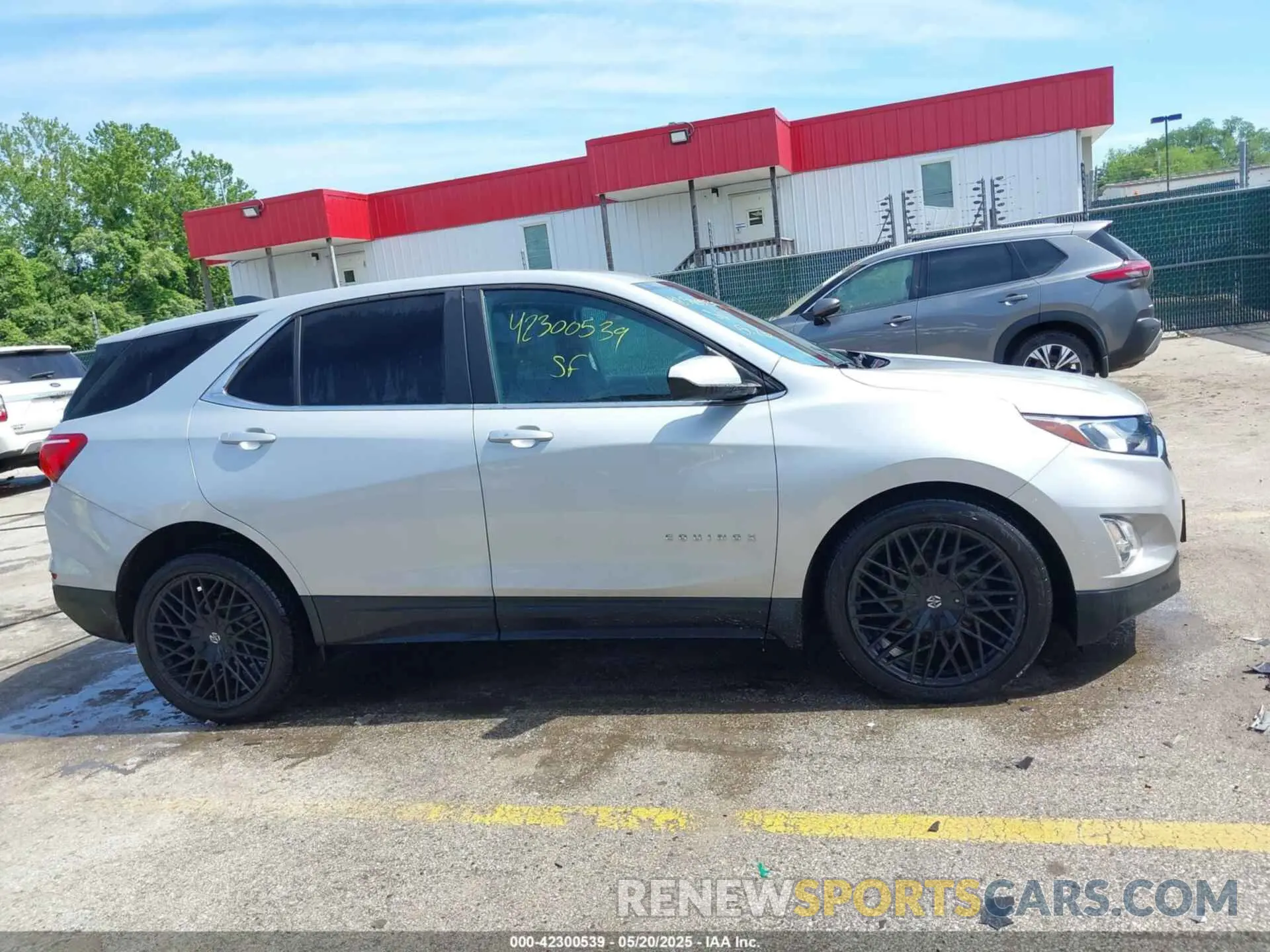 13 fotografías del automóvil dañado 2GNAXUEV0M6106898 CHEVROLET EQUINOX 2021