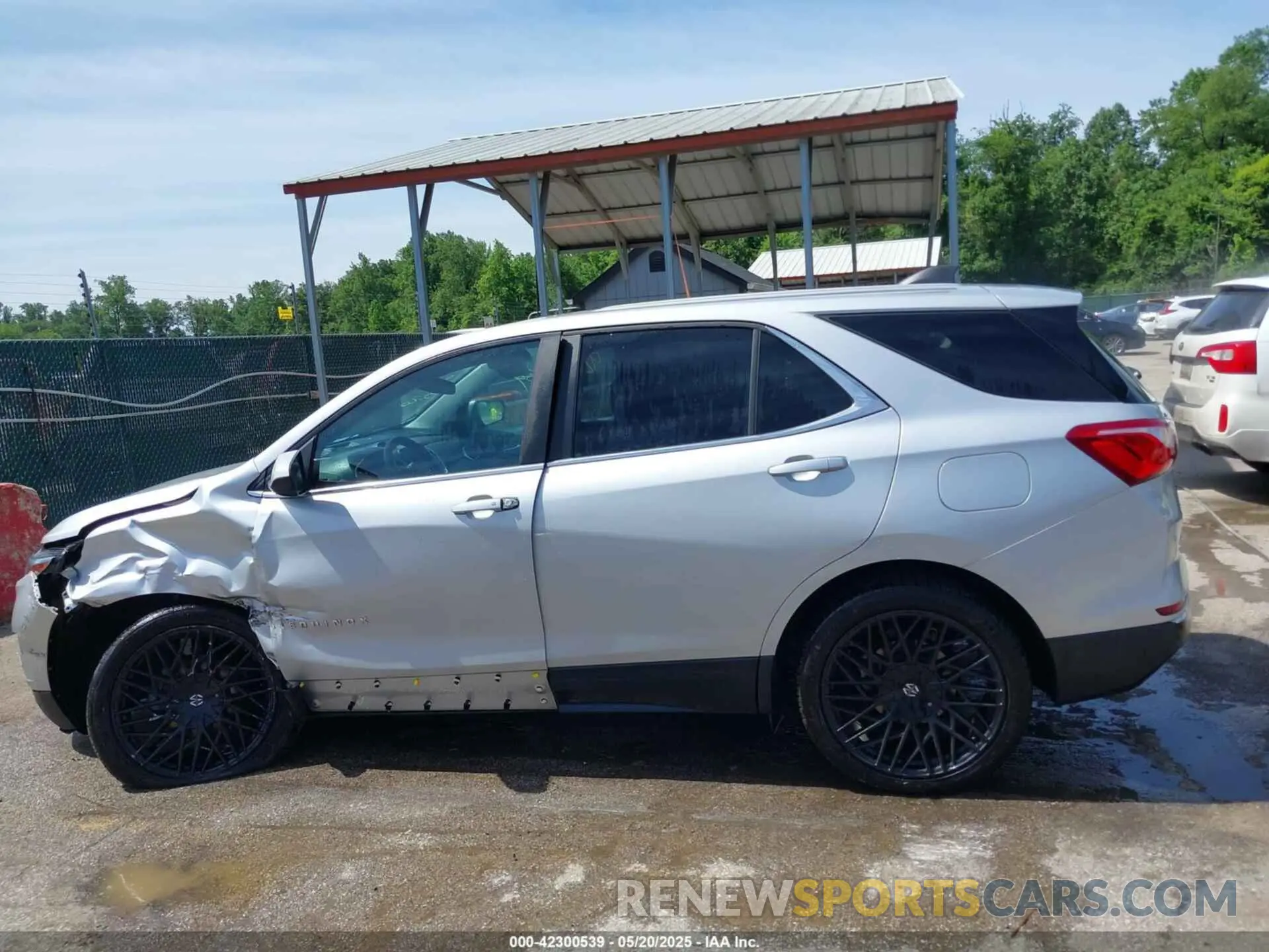 14 fotografías del automóvil dañado 2GNAXUEV0M6106898 CHEVROLET EQUINOX 2021