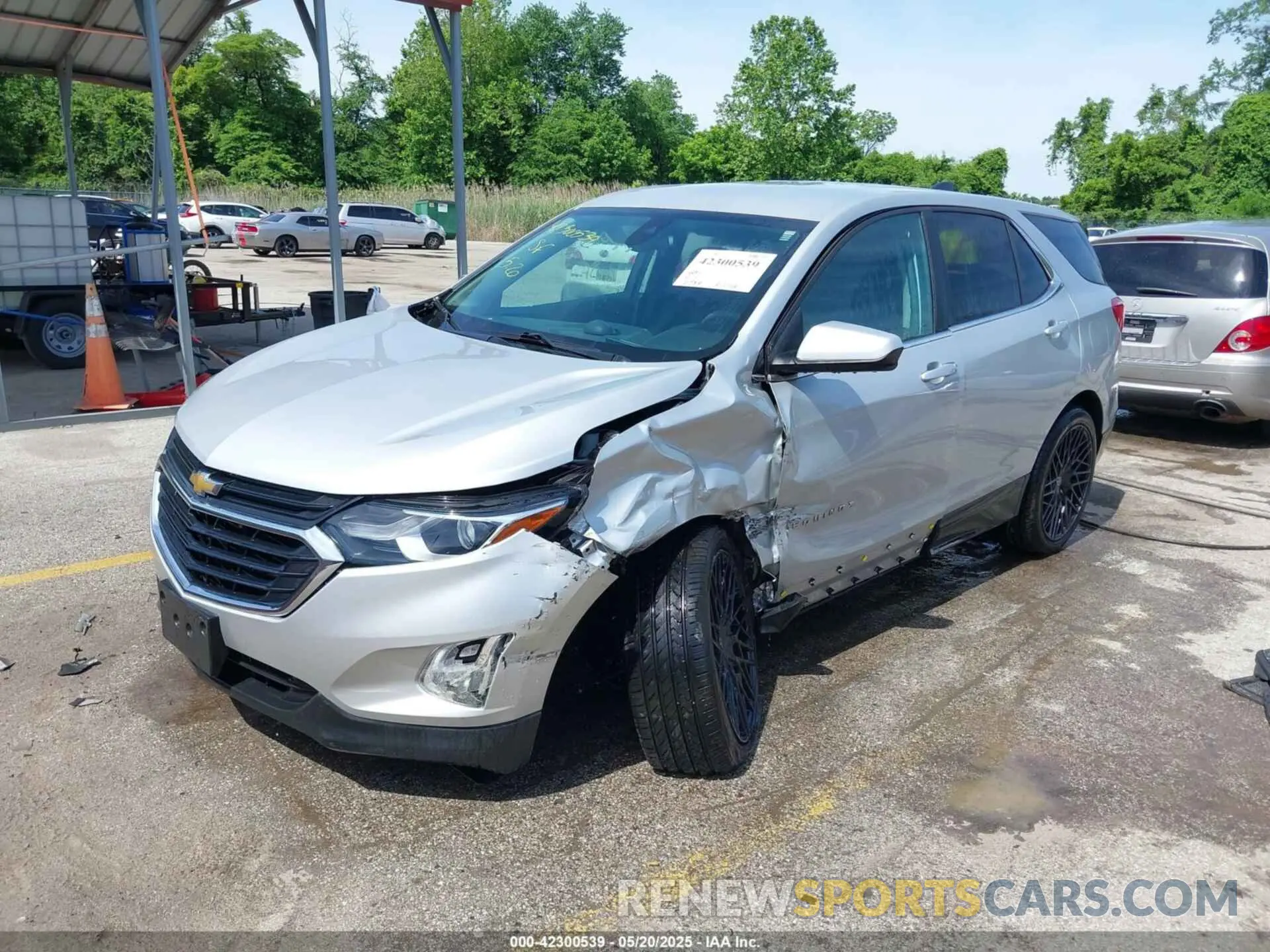 2 fotografías del automóvil dañado 2GNAXUEV0M6106898 CHEVROLET EQUINOX 2021