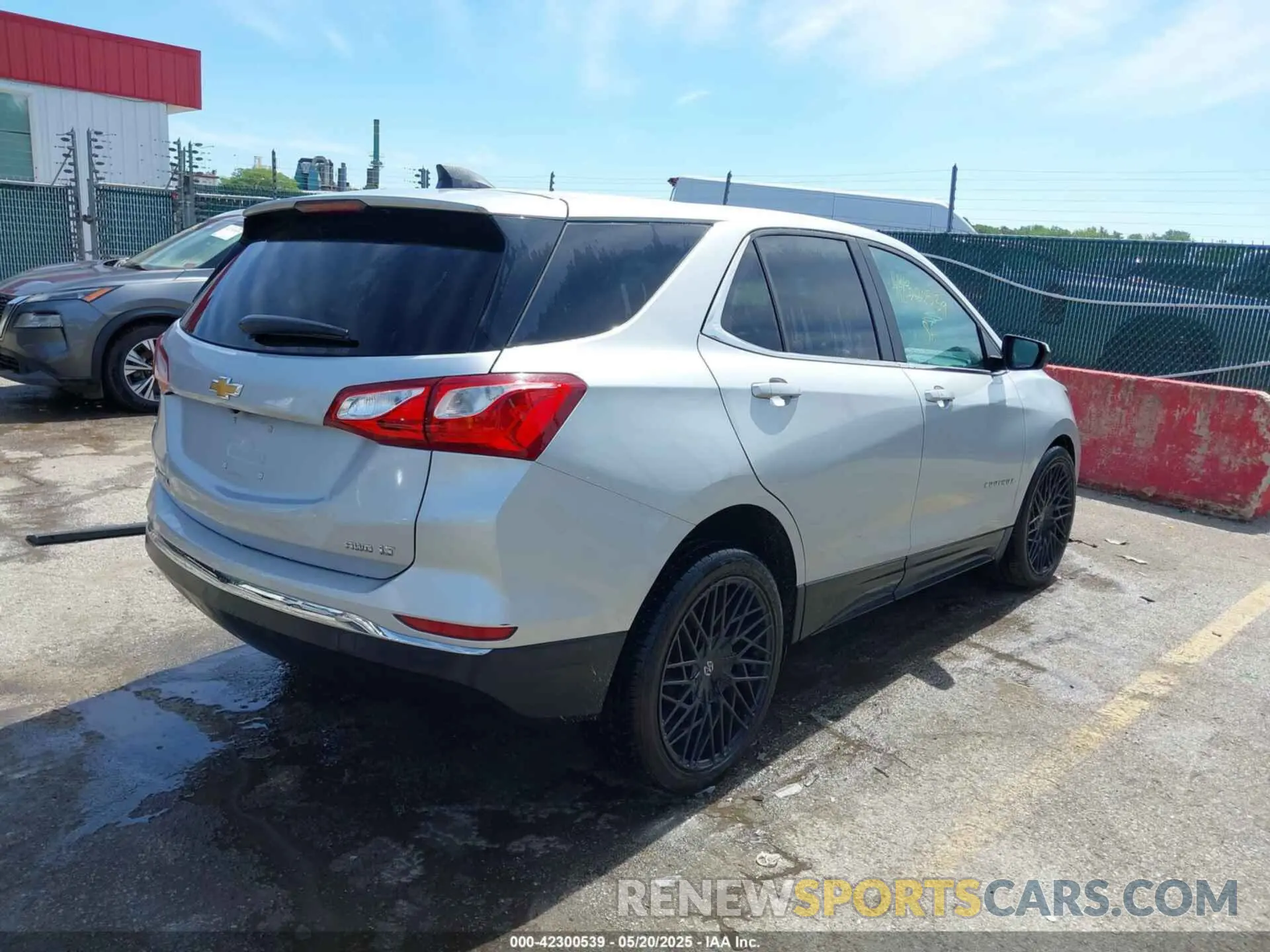 4 fotografías del automóvil dañado 2GNAXUEV0M6106898 CHEVROLET EQUINOX 2021