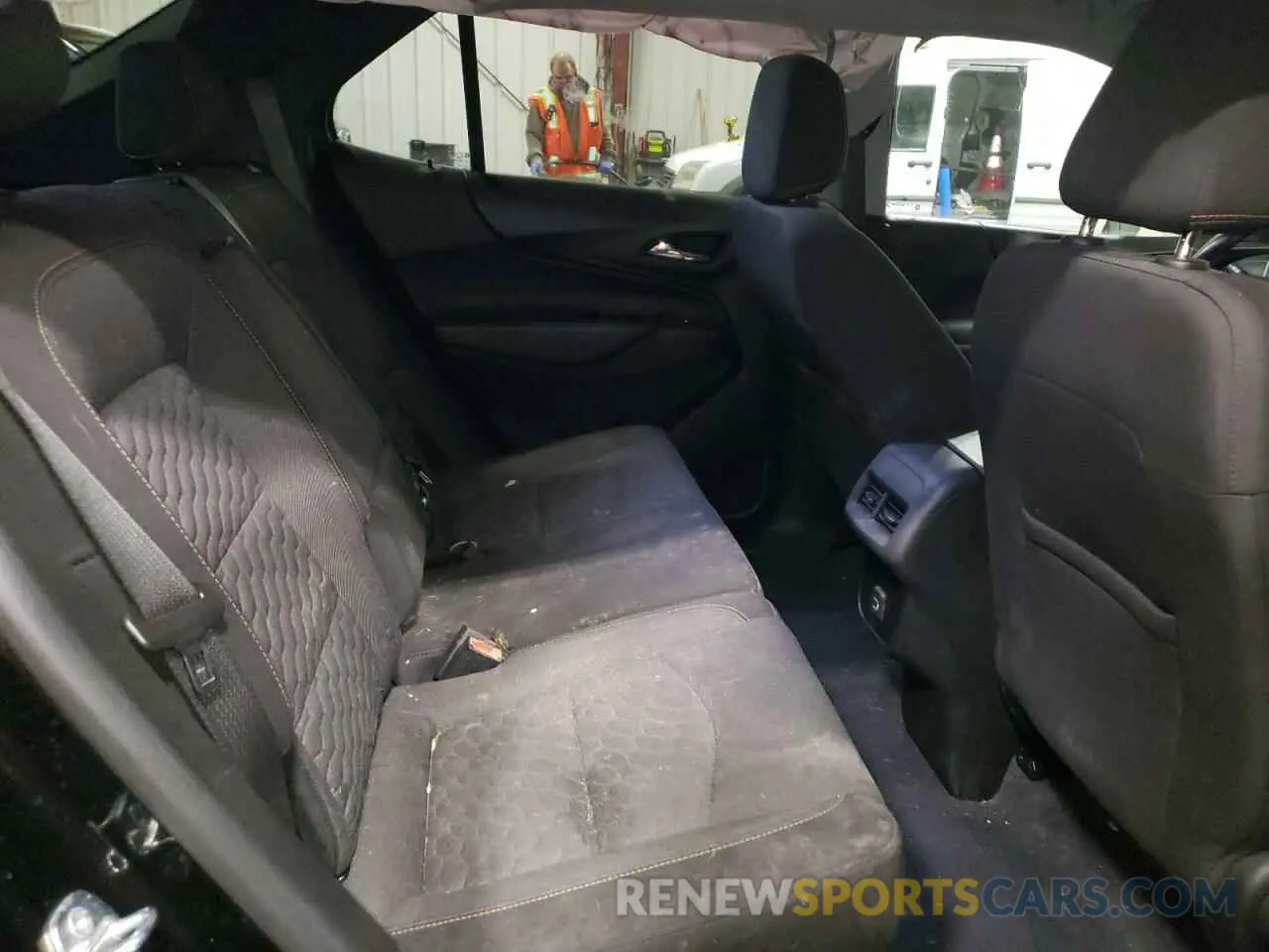 11 fotografías del automóvil dañado 2GNAXUEV2M6122360 CHEVROLET EQUINOX 2021