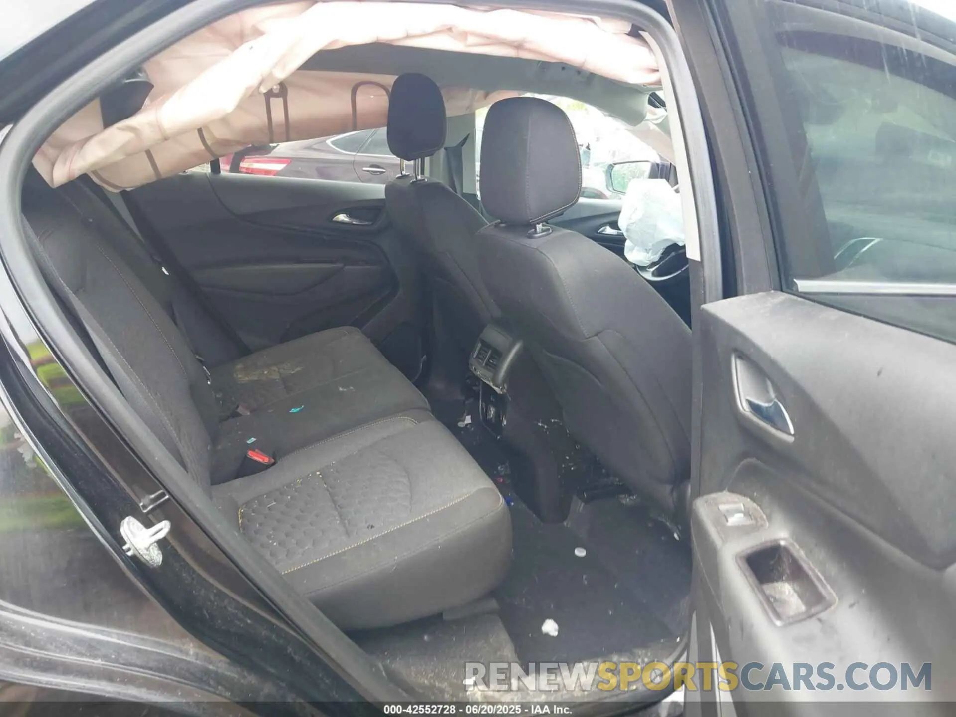 8 fotografías del automóvil dañado 2GNAXUEV2M6127574 CHEVROLET EQUINOX 2021