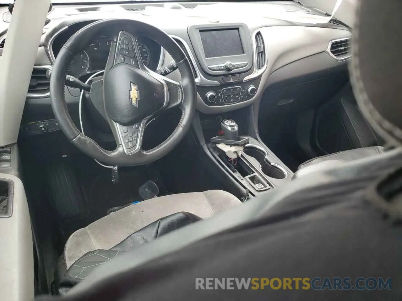 8 fotografías del automóvil dañado 2GNAXUEV2M6143032 CHEVROLET EQUINOX 2021