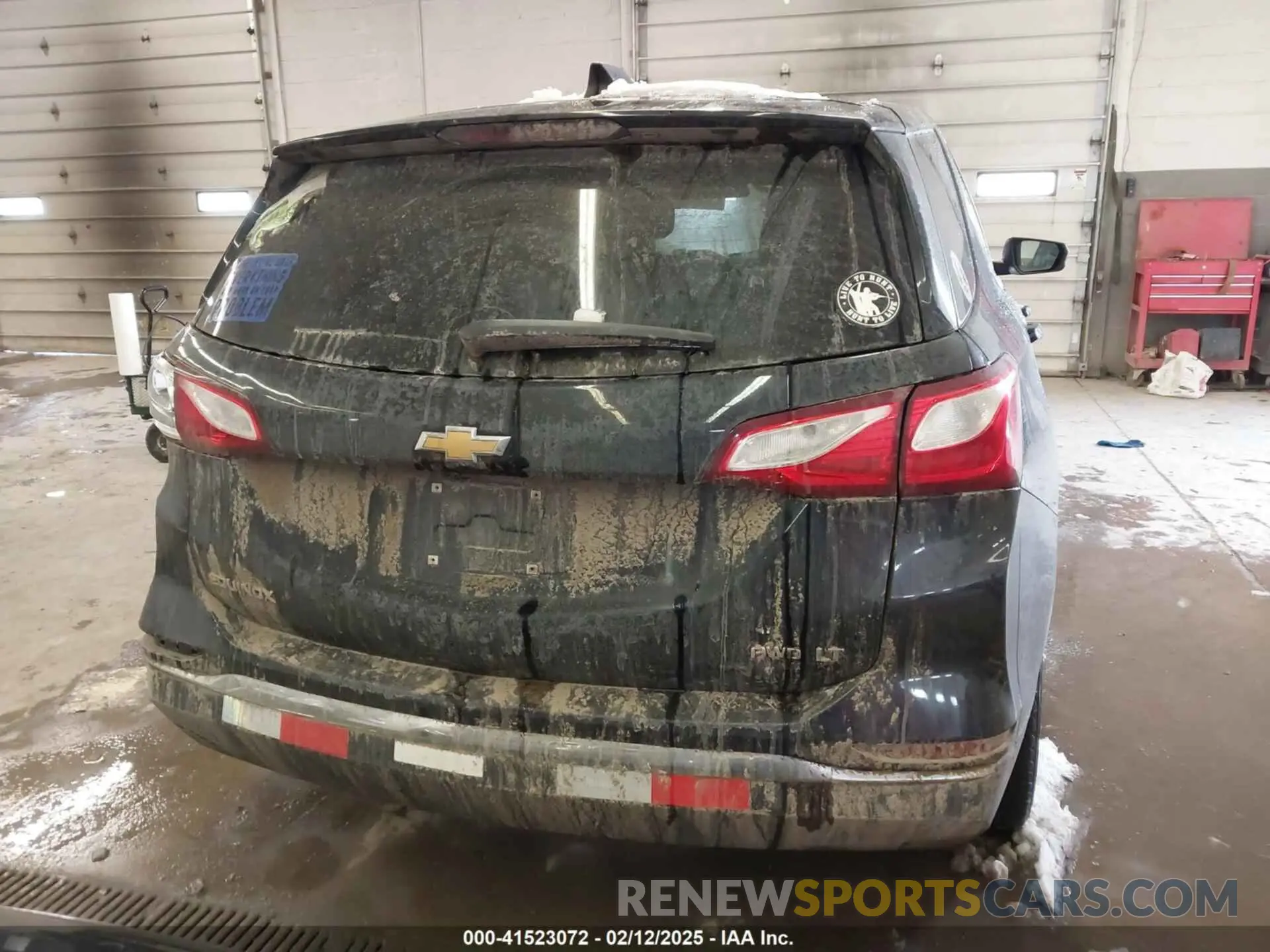 16 fotografías del automóvil dañado 2GNAXUEV8M6103599 CHEVROLET EQUINOX 2021