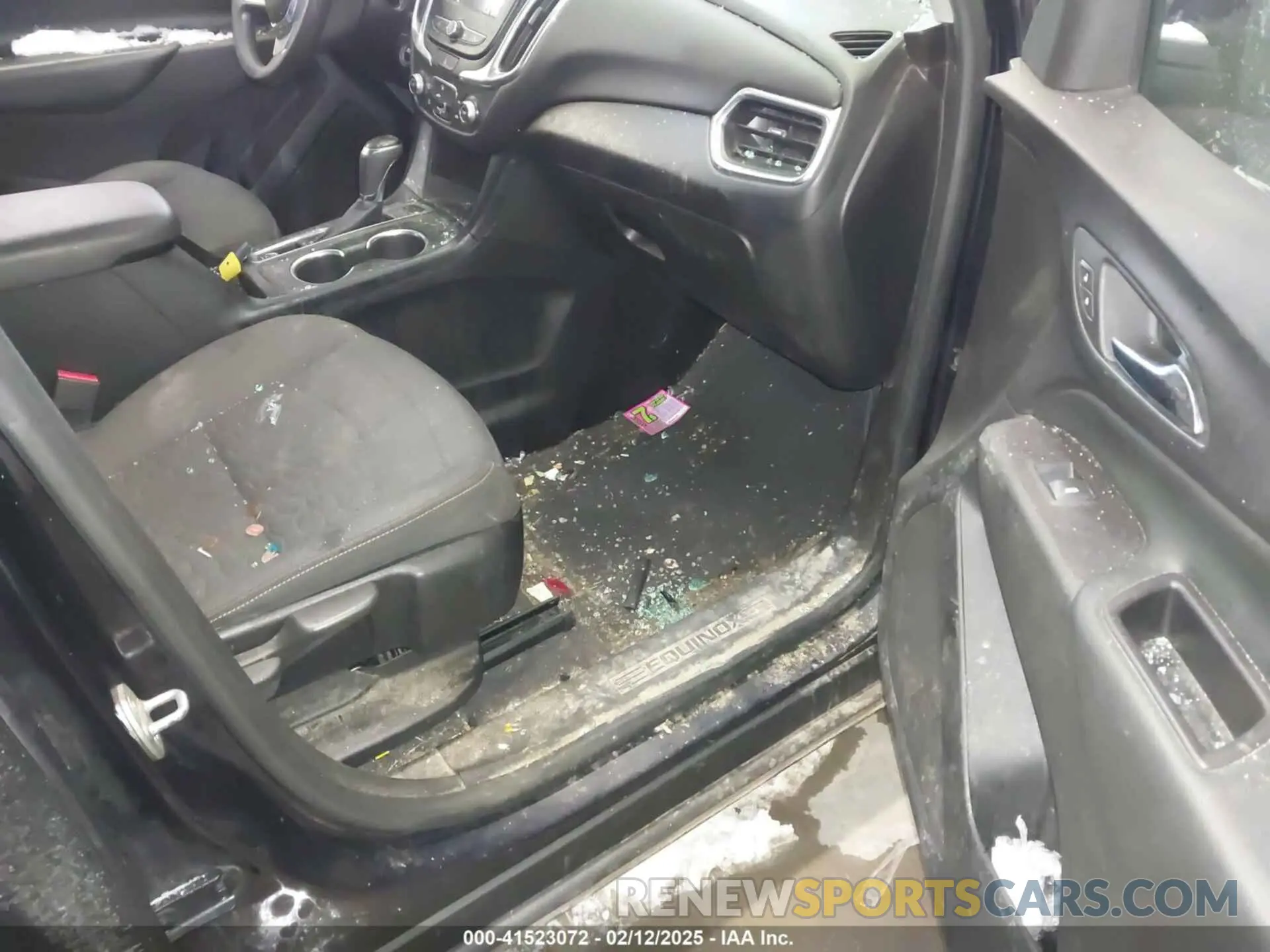 5 fotografías del automóvil dañado 2GNAXUEV8M6103599 CHEVROLET EQUINOX 2021
