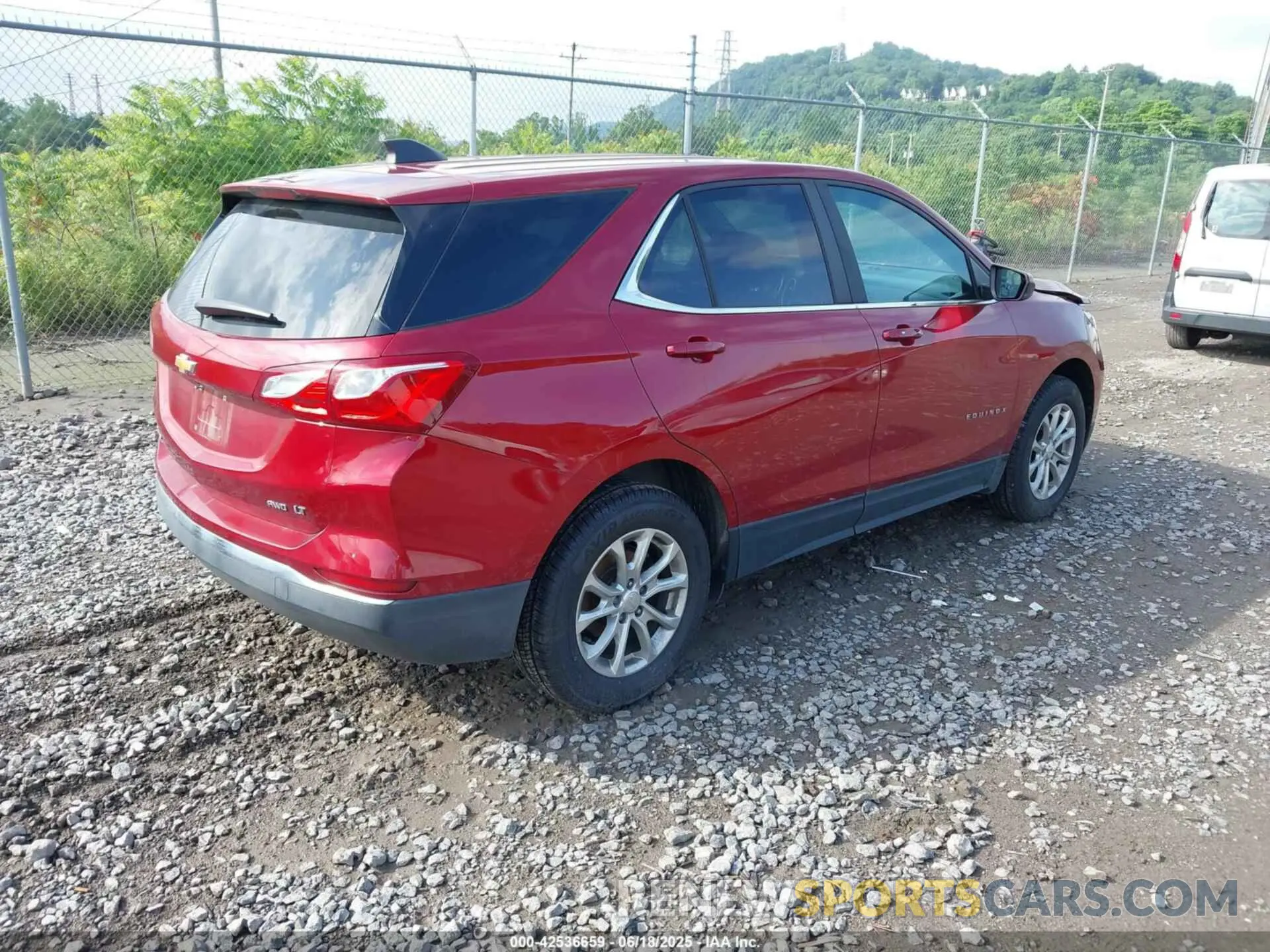 4 fotografías del automóvil dañado 2GNAXUEV8M6134965 CHEVROLET EQUINOX 2021