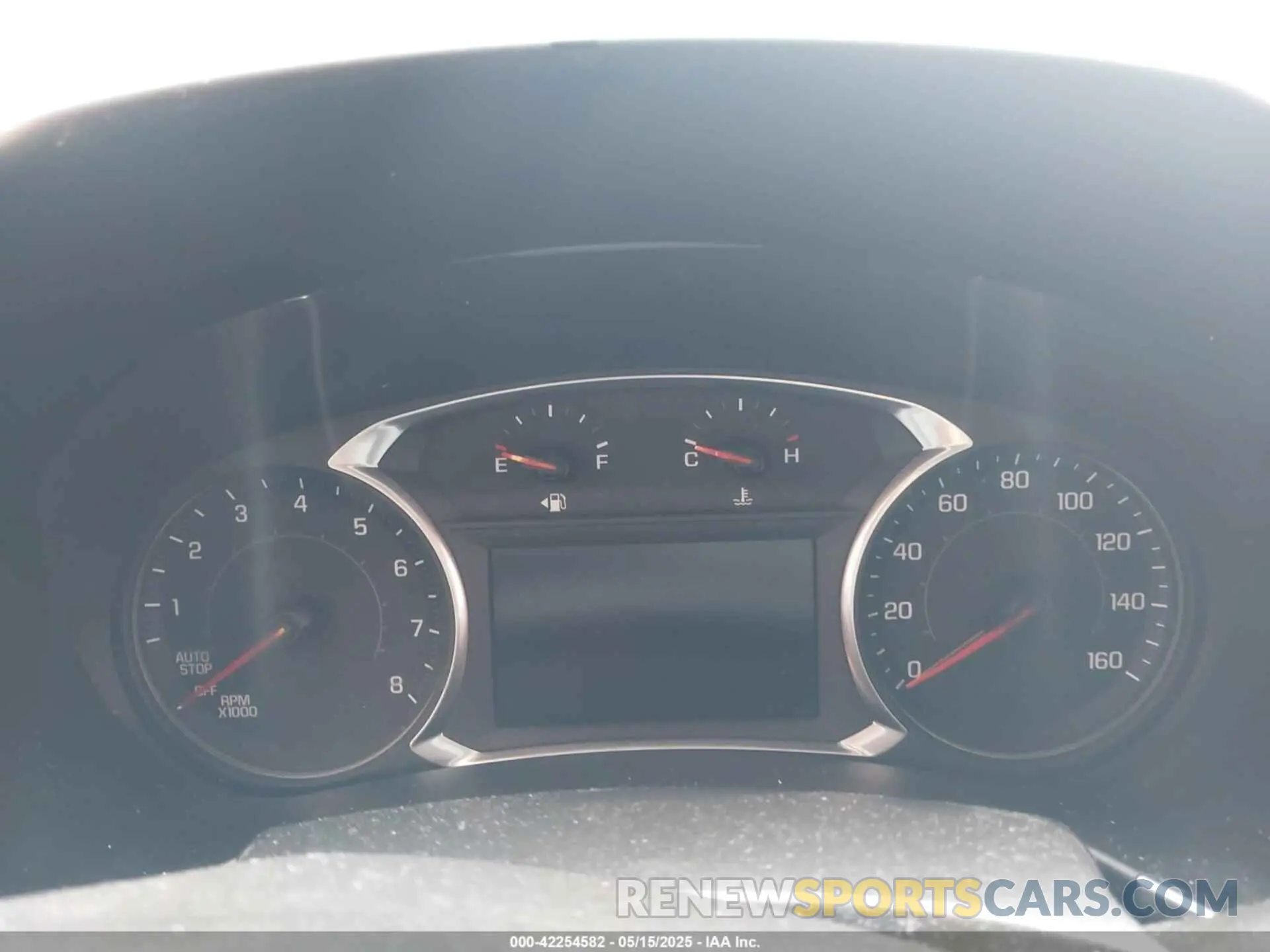 15 fotografías del automóvil dañado 2GNAXUEV8M6136585 CHEVROLET EQUINOX 2021