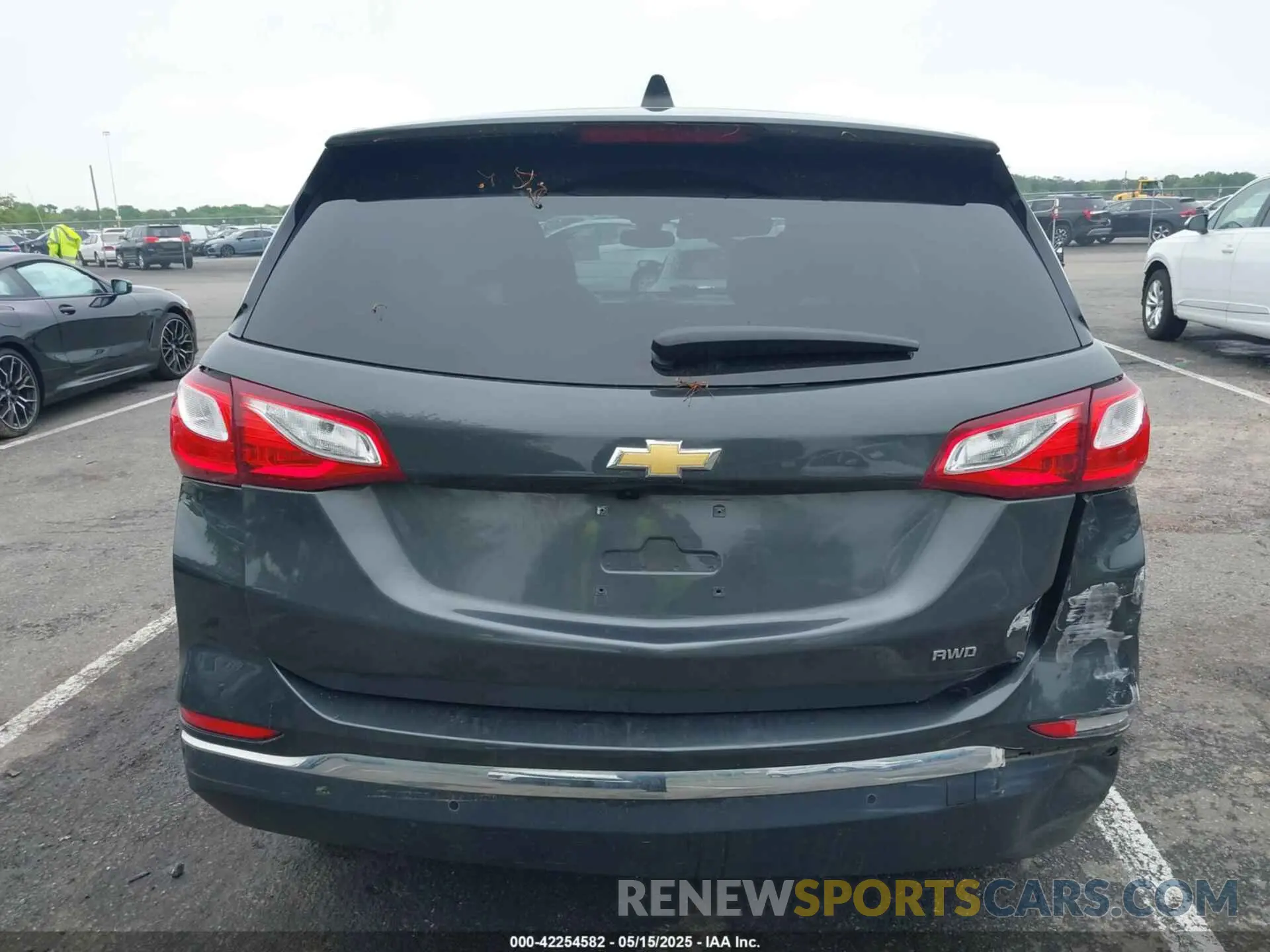 16 fotografías del automóvil dañado 2GNAXUEV8M6136585 CHEVROLET EQUINOX 2021