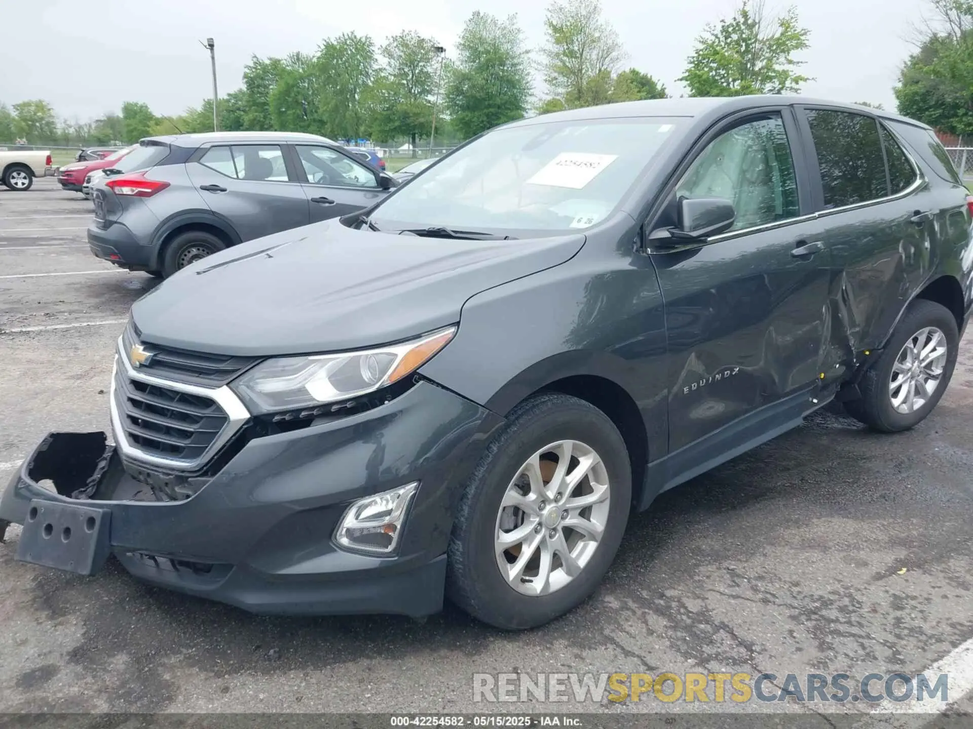 2 fotografías del automóvil dañado 2GNAXUEV8M6136585 CHEVROLET EQUINOX 2021