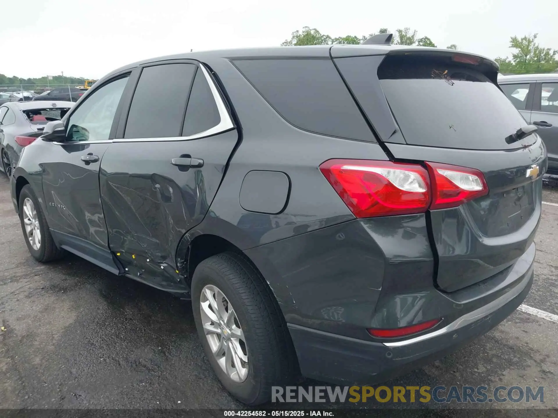 3 fotografías del automóvil dañado 2GNAXUEV8M6136585 CHEVROLET EQUINOX 2021