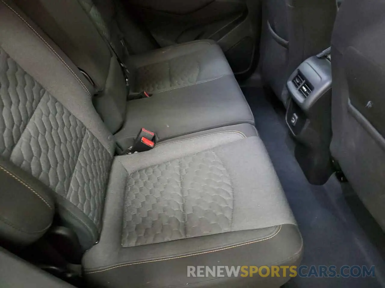 11 fotografías del automóvil dañado 2GNAXUEV8M6136957 CHEVROLET EQUINOX 2021