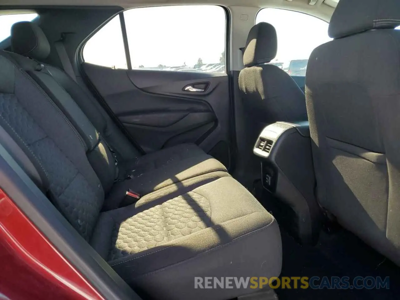 11 fotografías del automóvil dañado 2GNAXUEV8M6154391 CHEVROLET EQUINOX 2021