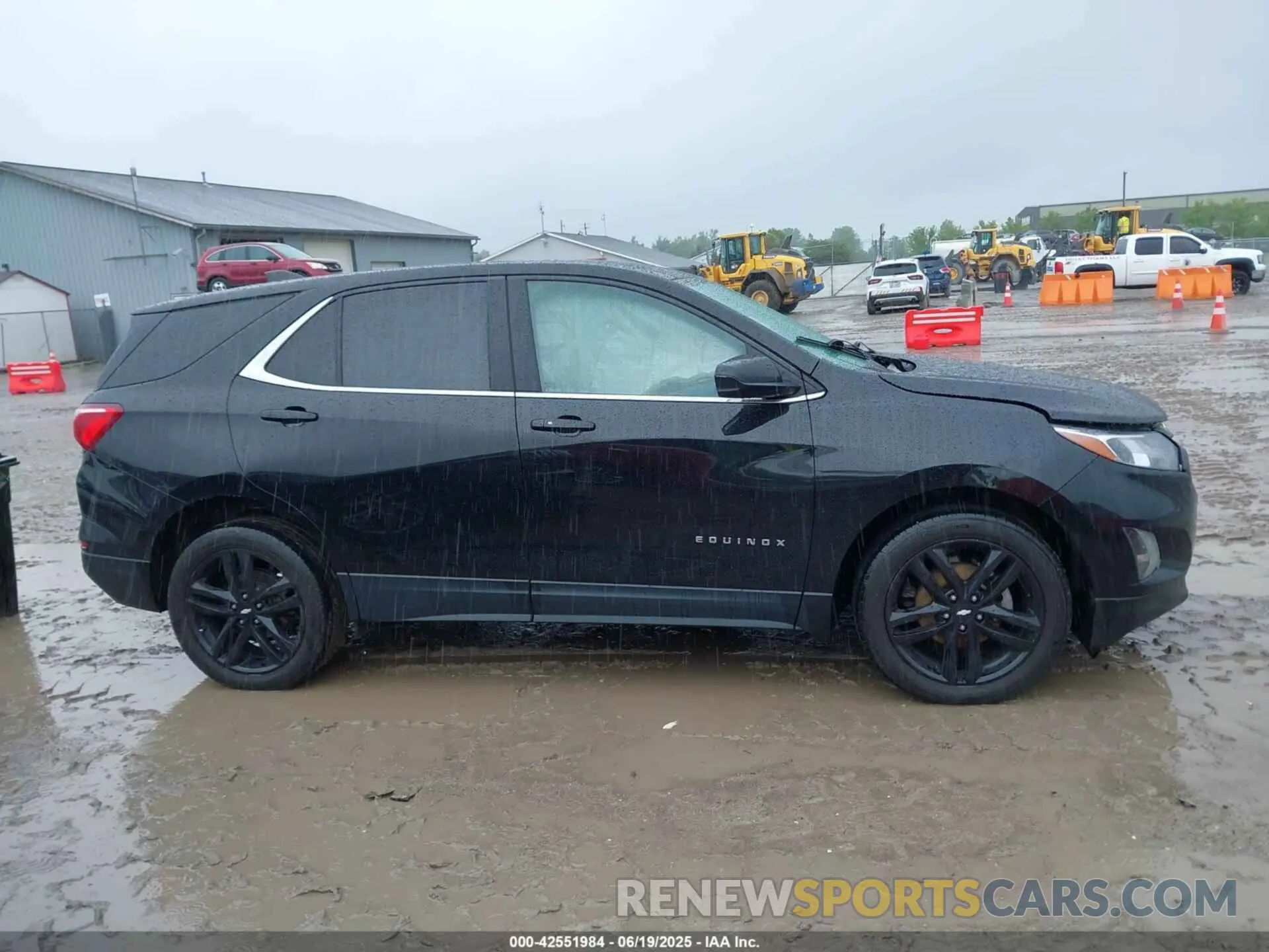 12 fotografías del automóvil dañado 2GNAXUEV9M6133095 CHEVROLET EQUINOX 2021