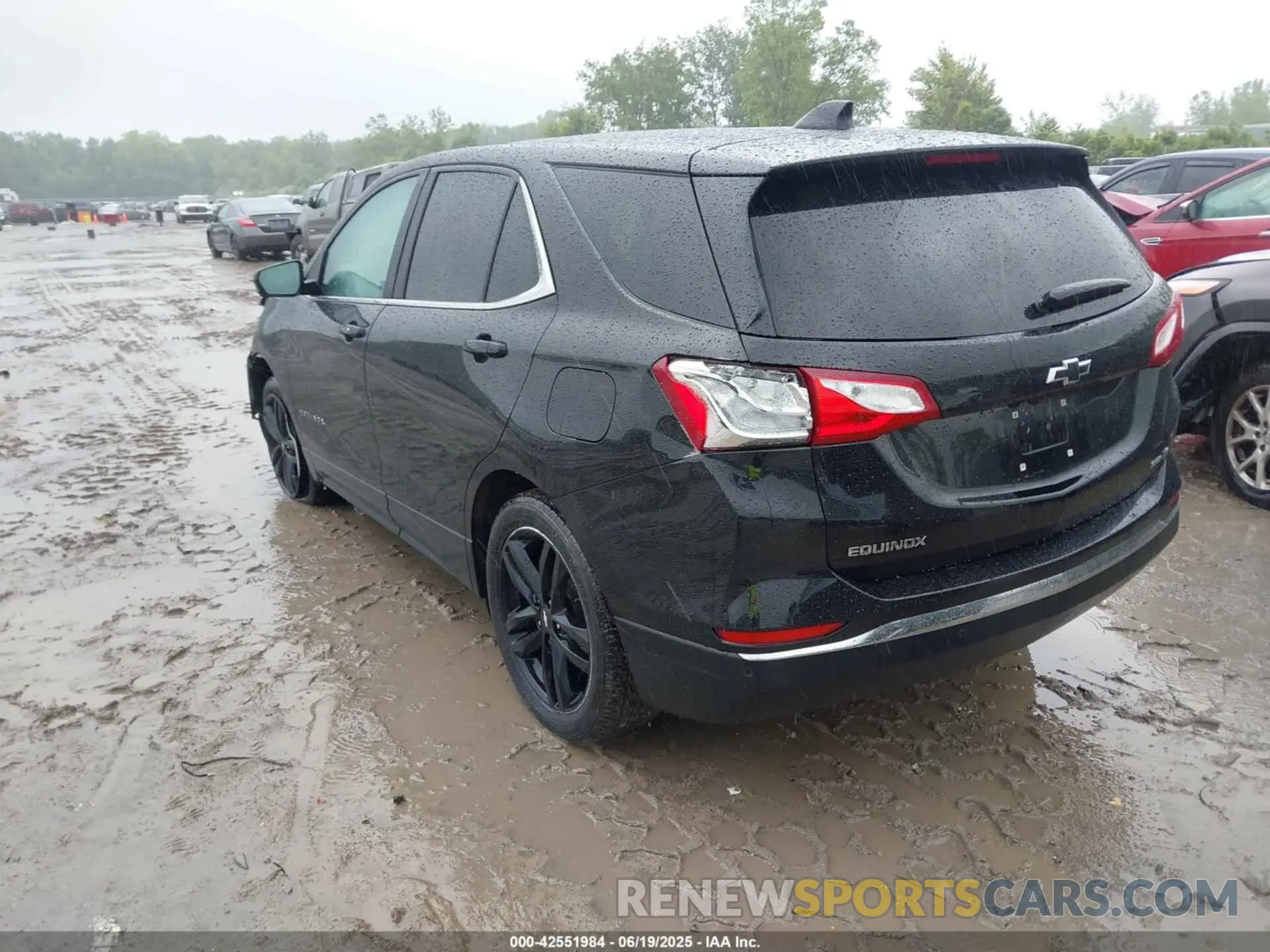3 fotografías del automóvil dañado 2GNAXUEV9M6133095 CHEVROLET EQUINOX 2021