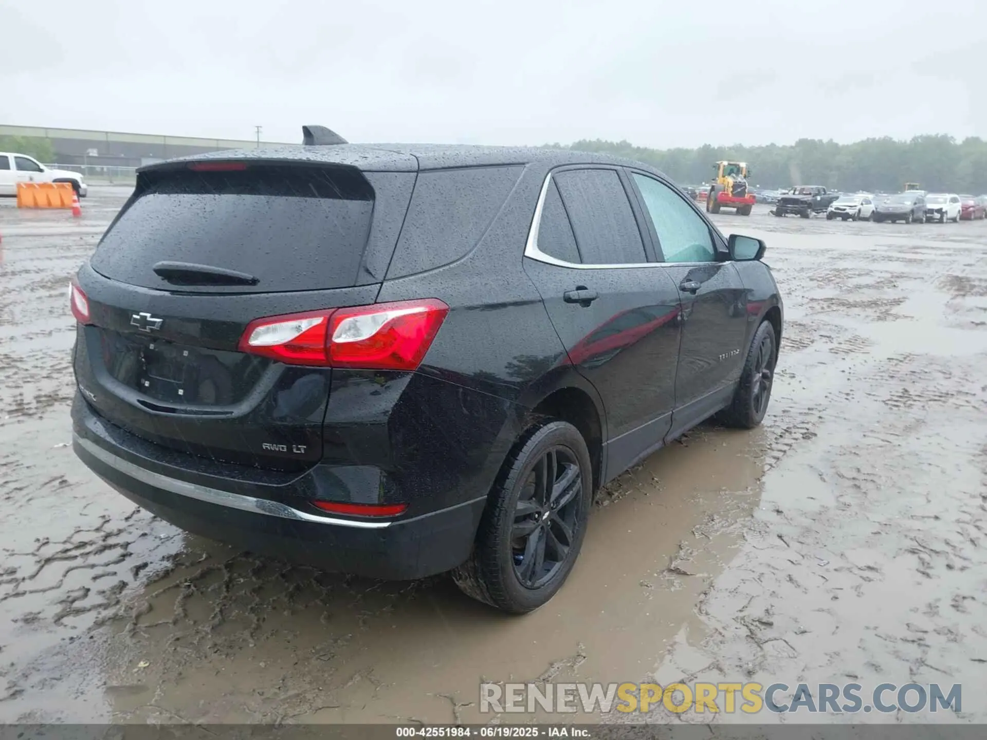 4 fotografías del automóvil dañado 2GNAXUEV9M6133095 CHEVROLET EQUINOX 2021