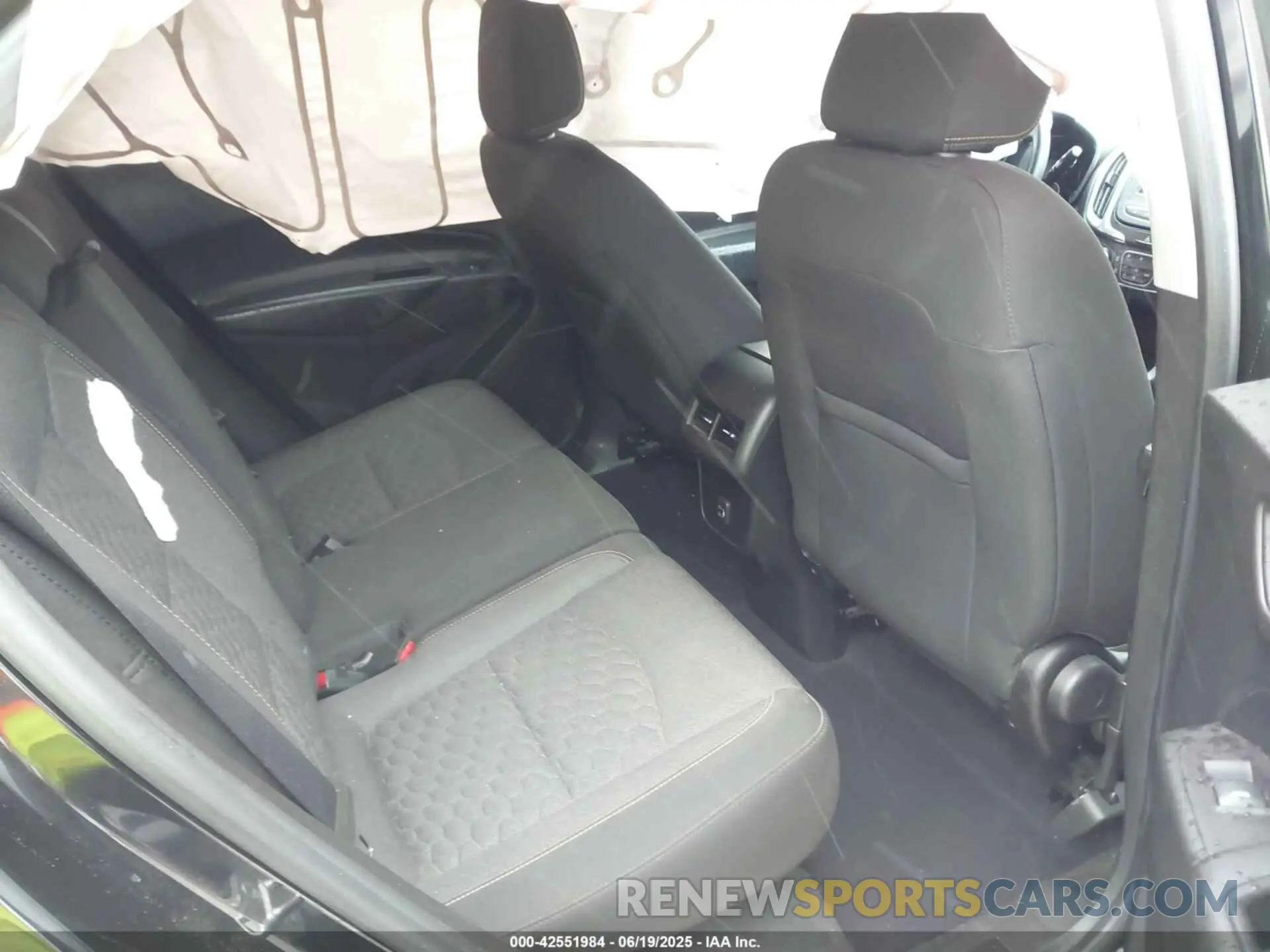8 fotografías del automóvil dañado 2GNAXUEV9M6133095 CHEVROLET EQUINOX 2021
