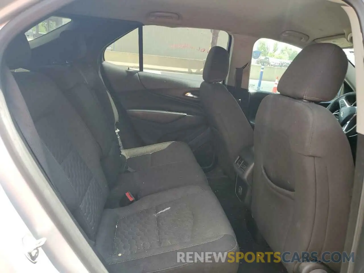 11 fotografías del automóvil dañado 2GNAXUEVXM6160970 CHEVROLET EQUINOX 2021