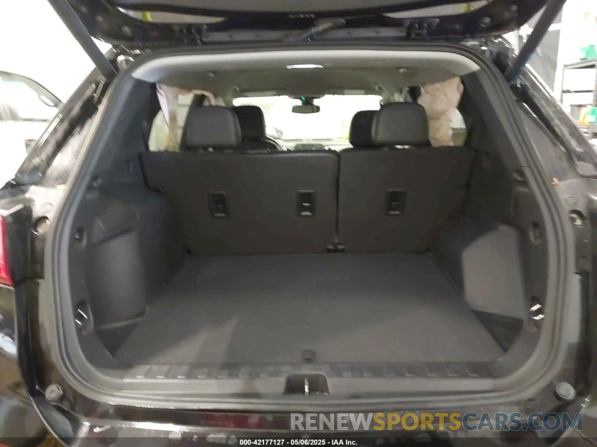 17 fotografías del automóvil dañado 2GNAXXEV4M6144961 CHEVROLET EQUINOX 2021