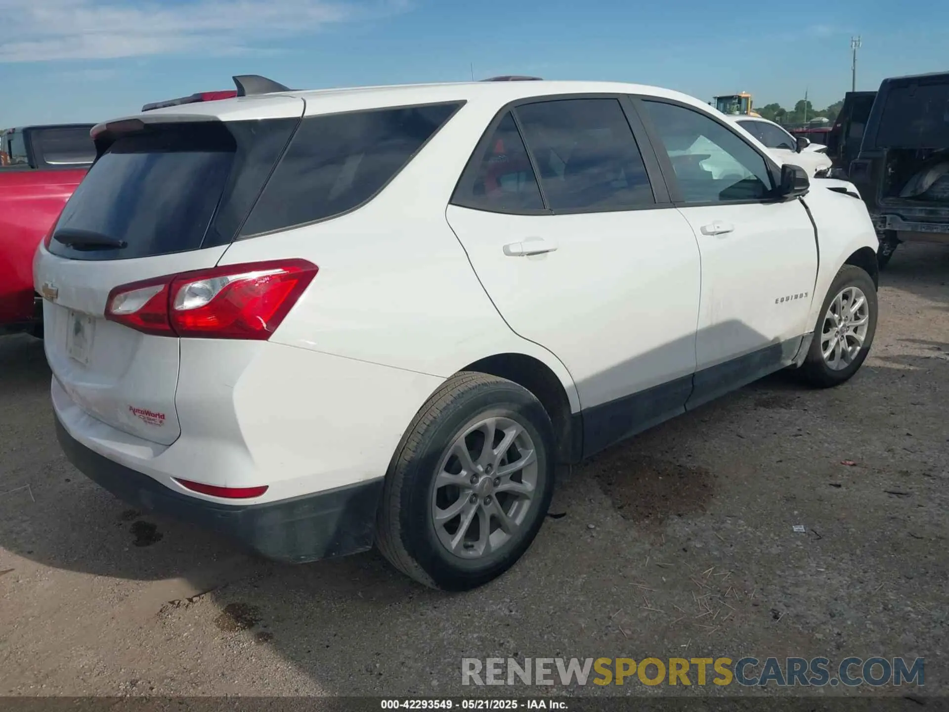 4 fotografías del automóvil dañado 3GNAXHEV1MS178038 CHEVROLET EQUINOX 2021