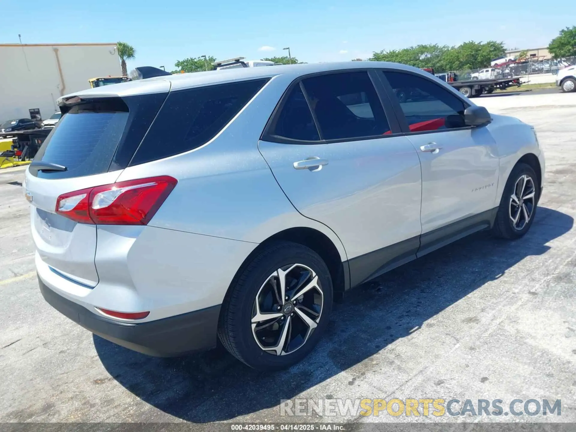 4 fotografías del automóvil dañado 3GNAXHEVXMS116802 CHEVROLET EQUINOX 2021