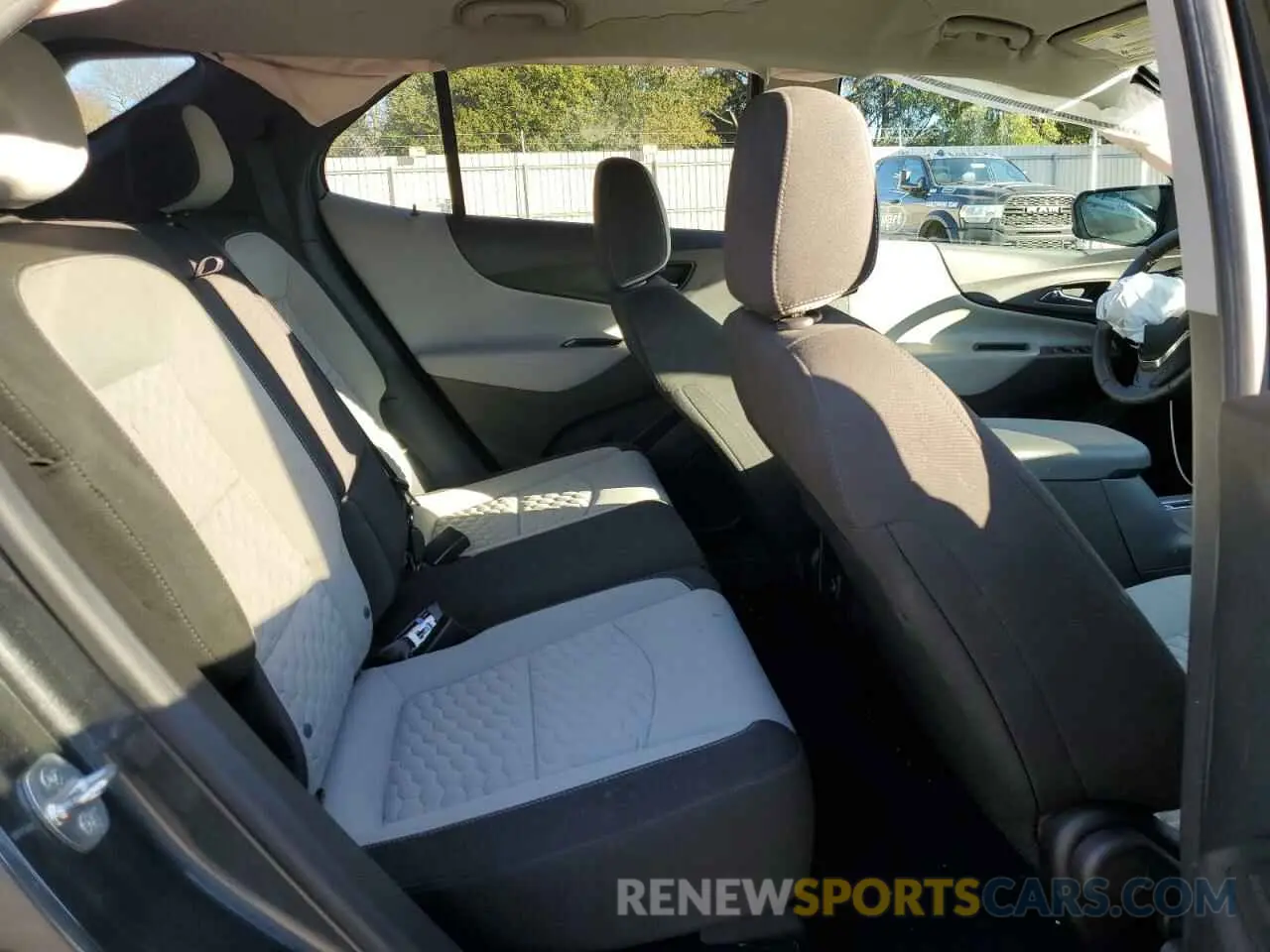 12 fotografías del automóvil dañado 3GNAXKEV4ML336461 CHEVROLET EQUINOX 2021
