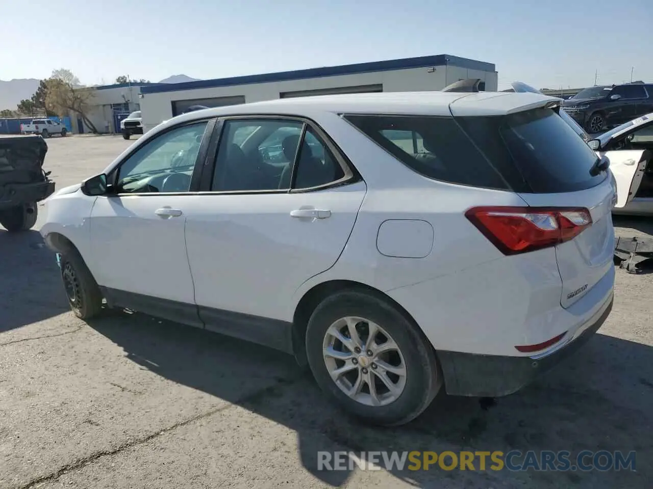 2 fotografías del automóvil dañado 3GNAXUEV2ML343775 CHEVROLET EQUINOX 2021