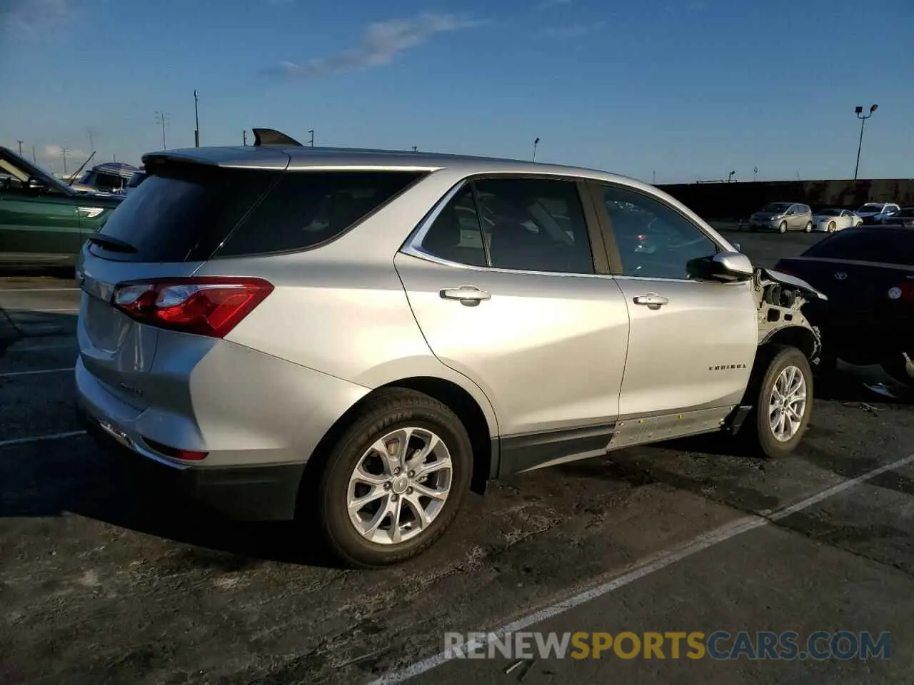 3 fotografías del automóvil dañado 3GNAXUEV2MS133599 CHEVROLET EQUINOX 2021