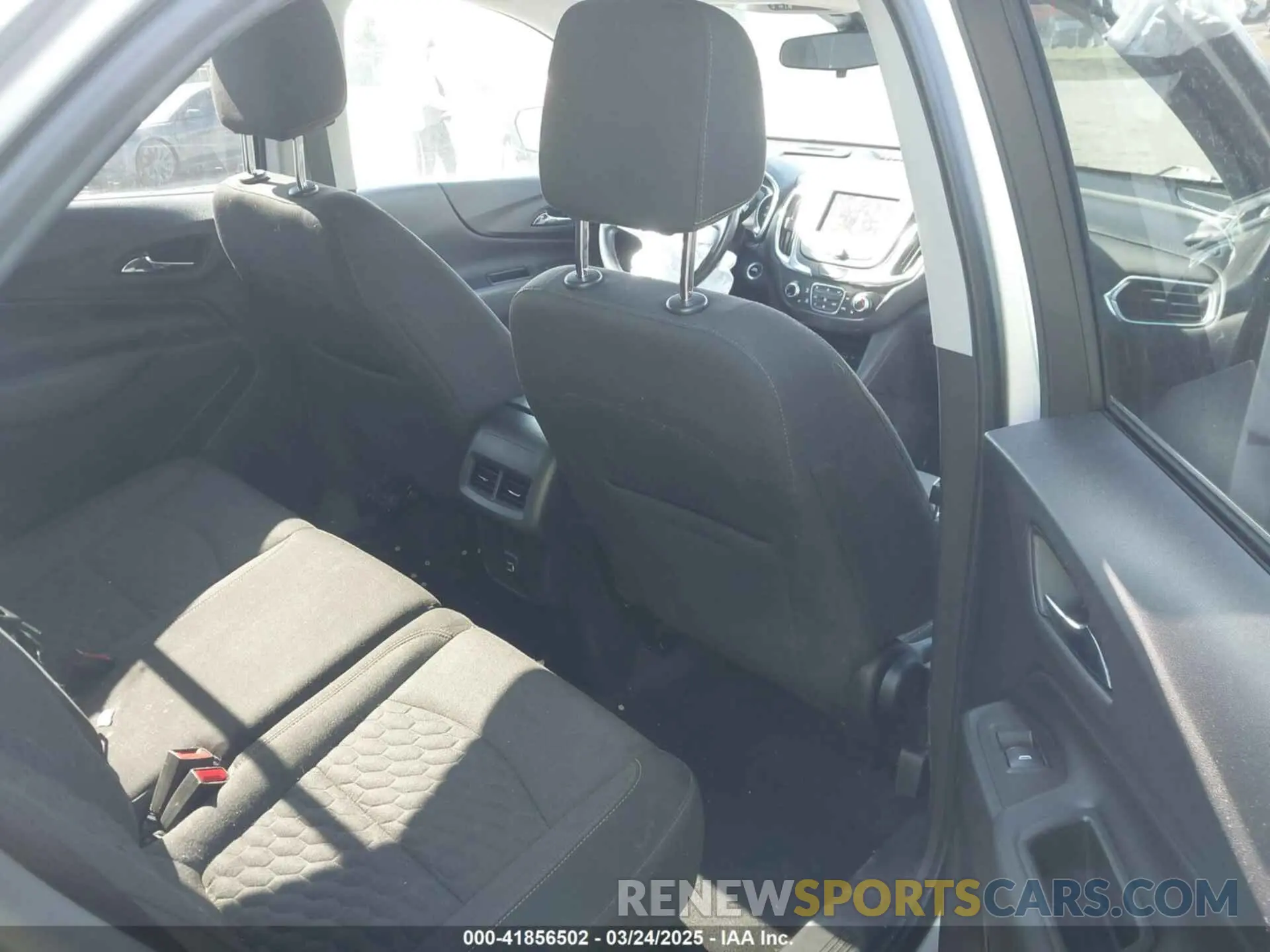 8 fotografías del automóvil dañado 3GNAXUEV9MS180984 CHEVROLET EQUINOX 2021
