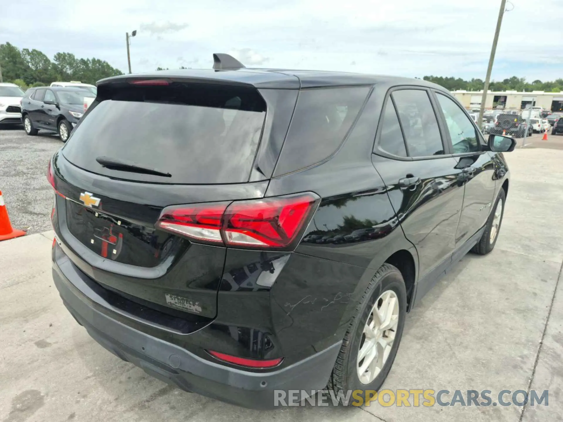 33 fotografías del automóvil dañado 2GNAXFEV0N6137243 CHEVROLET EQUINOX 2022
